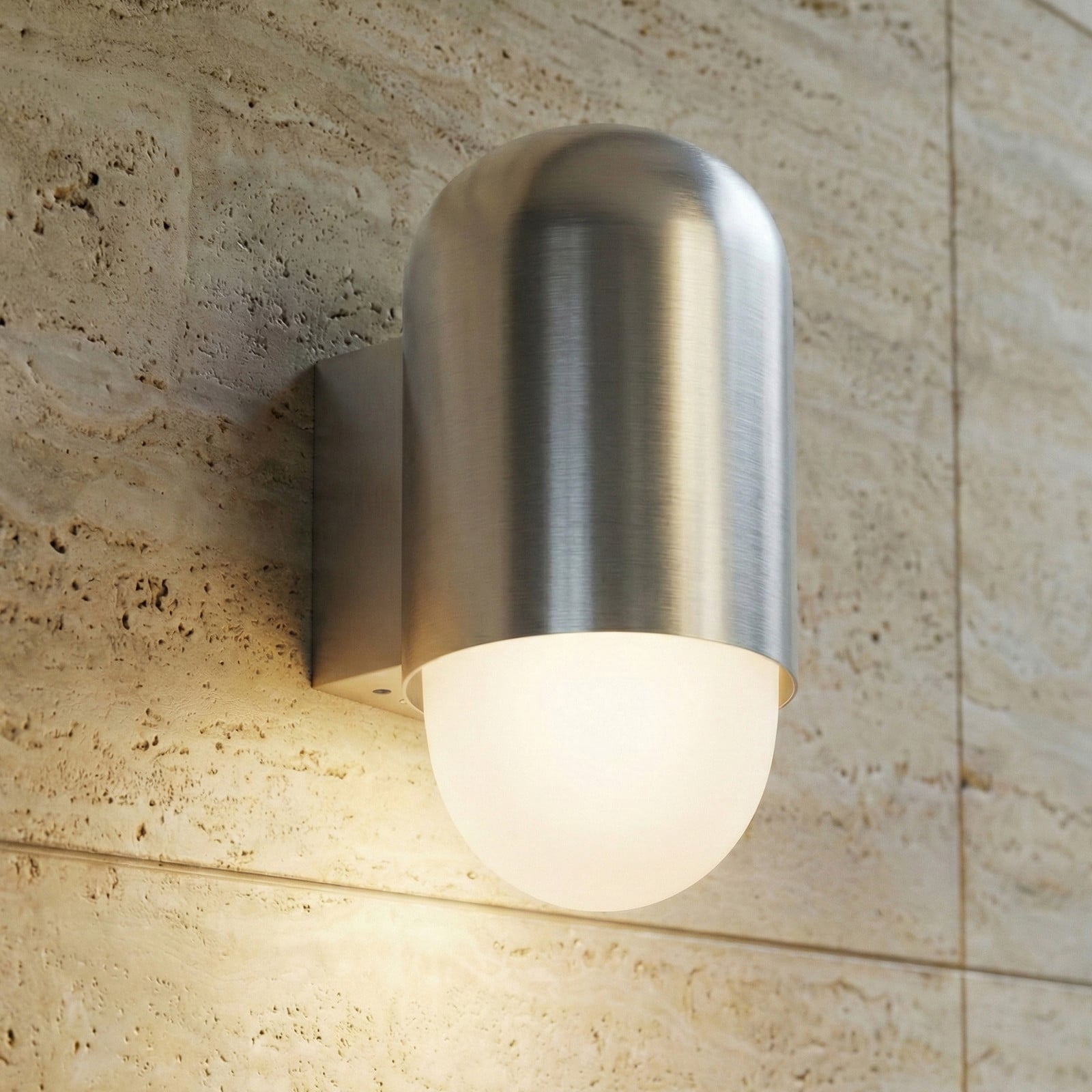Pilva utomhusv&auml;gglampa, IP44, E27, metall, aluminium &ndash; Lindby - Balkong - Modern - Med en ljusk&auml;lla