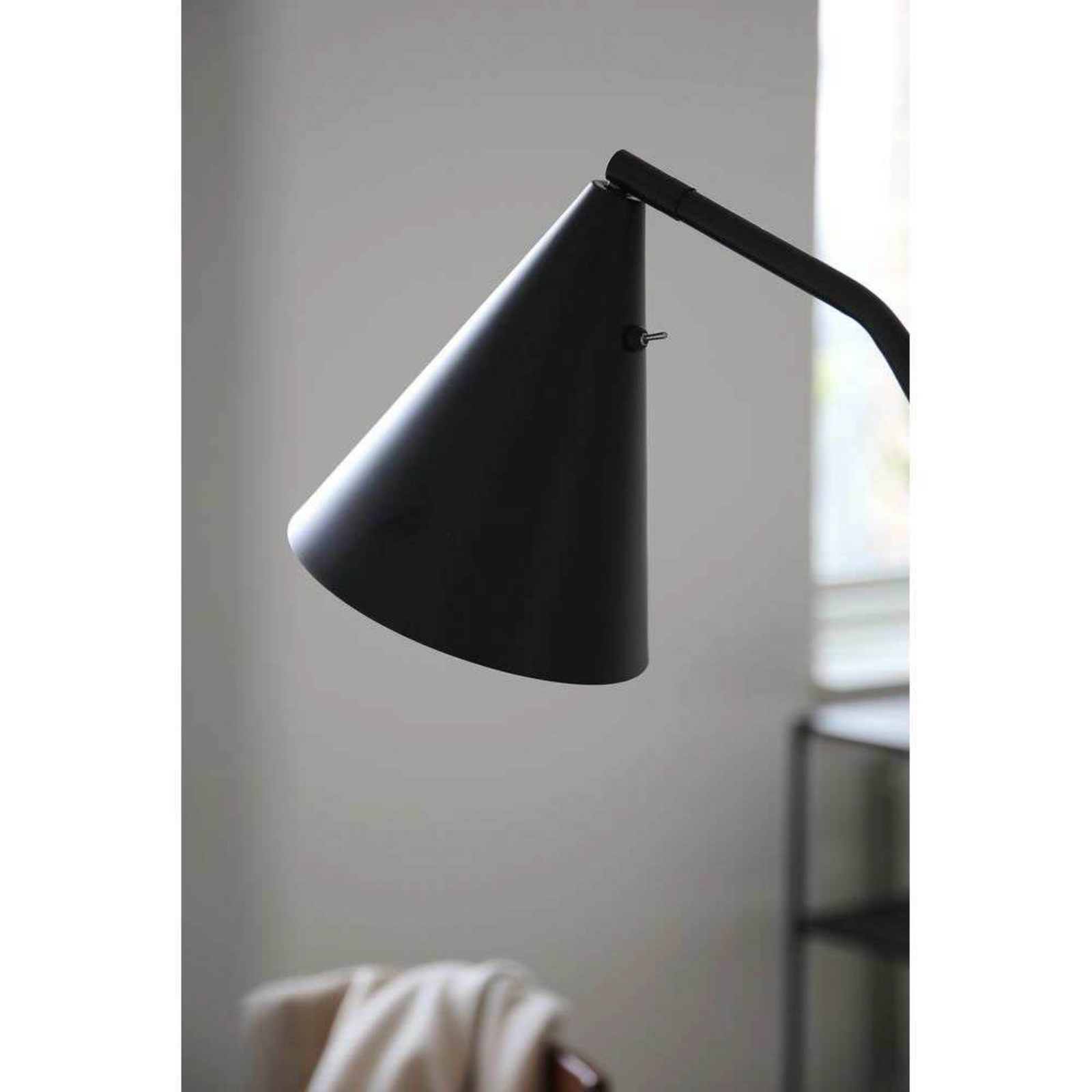 Funil LED Gulvlampe 3-Step Black - Markslöjd