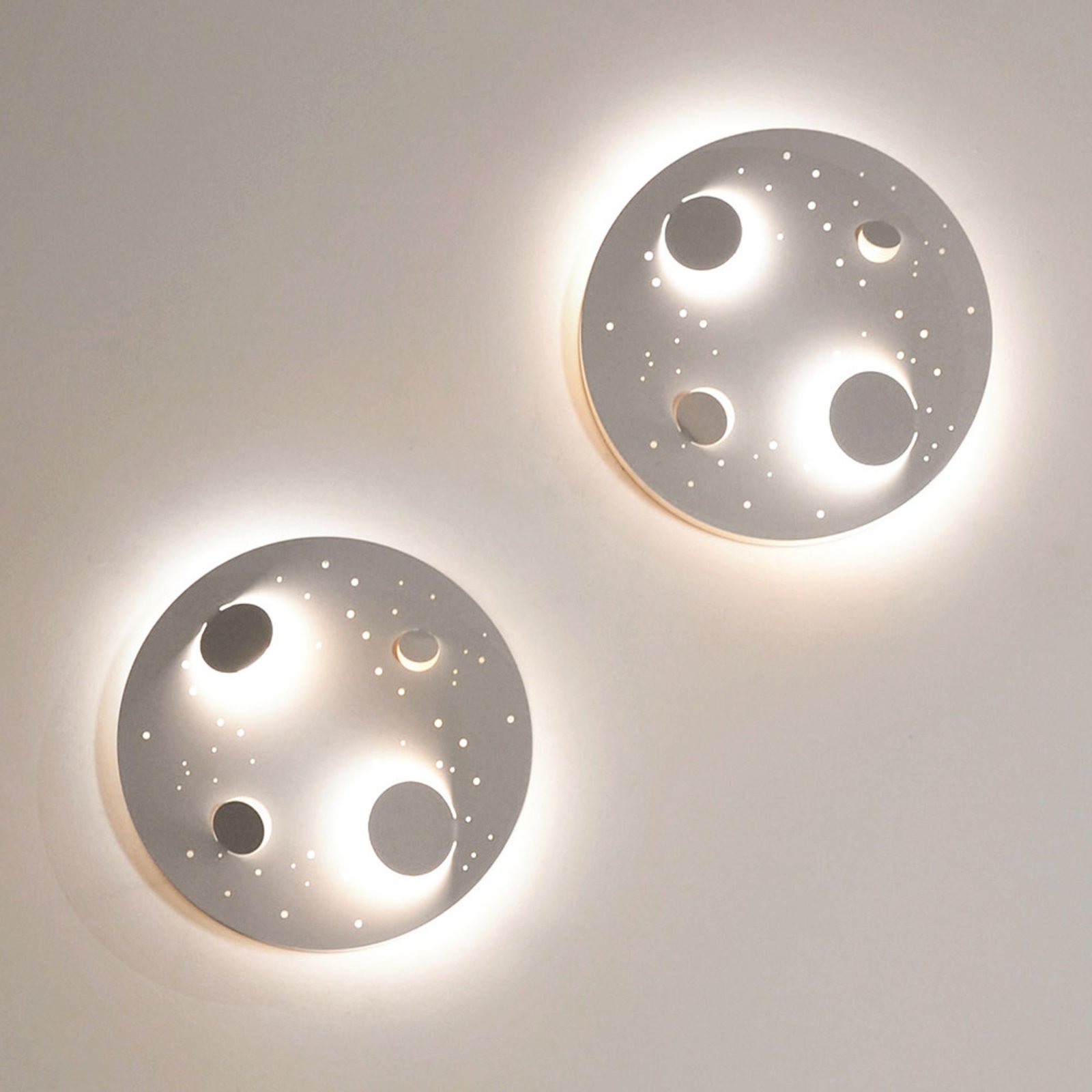 Knikerboker Buchi LED-Wandlampe Ø 40cm weiß