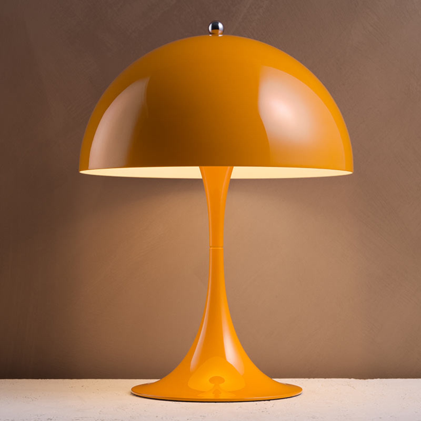 Louis Poulsen Panthella narancssárga asztali lámpa