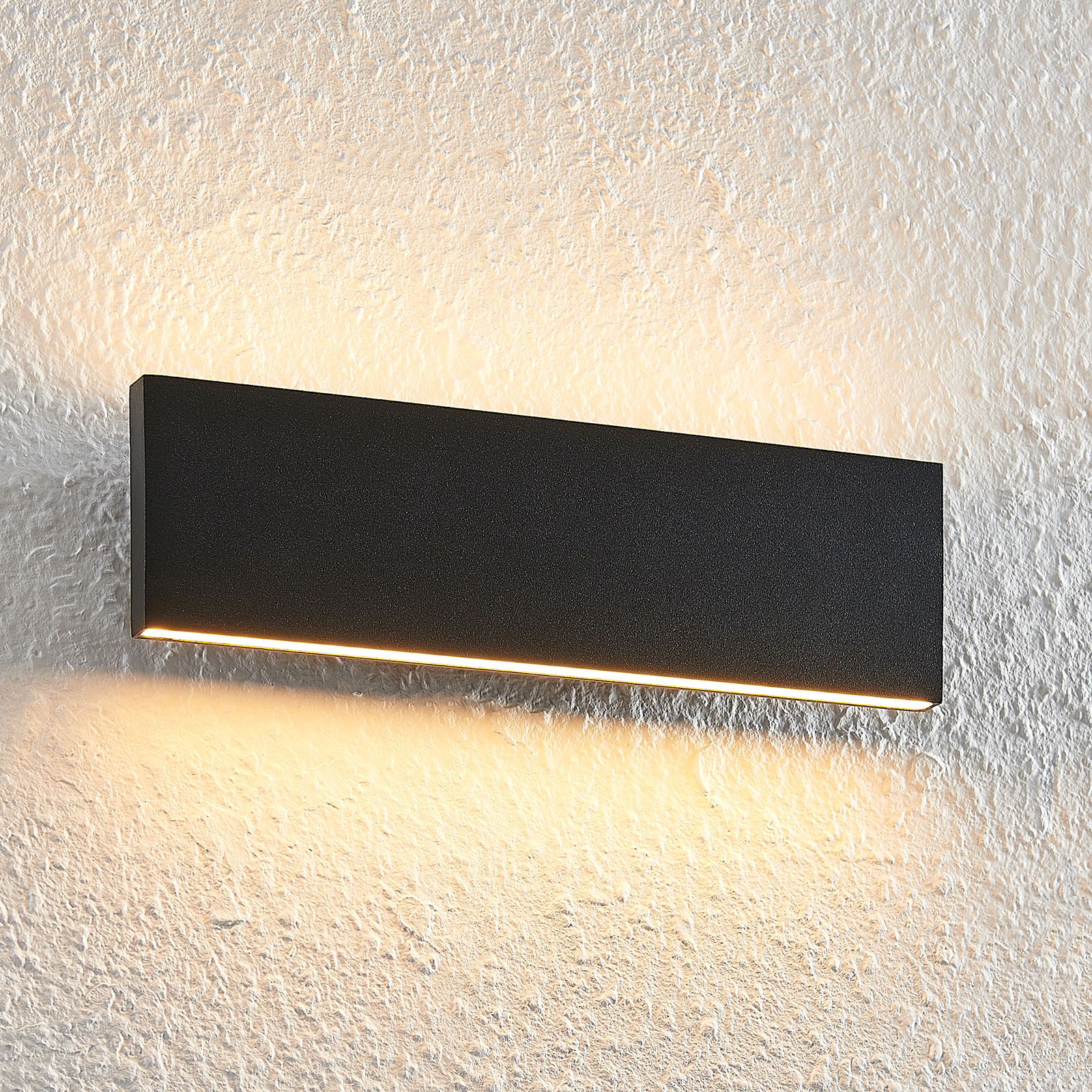 Lindby Ignazia LED nástenná lampa, 28 cm, čierna