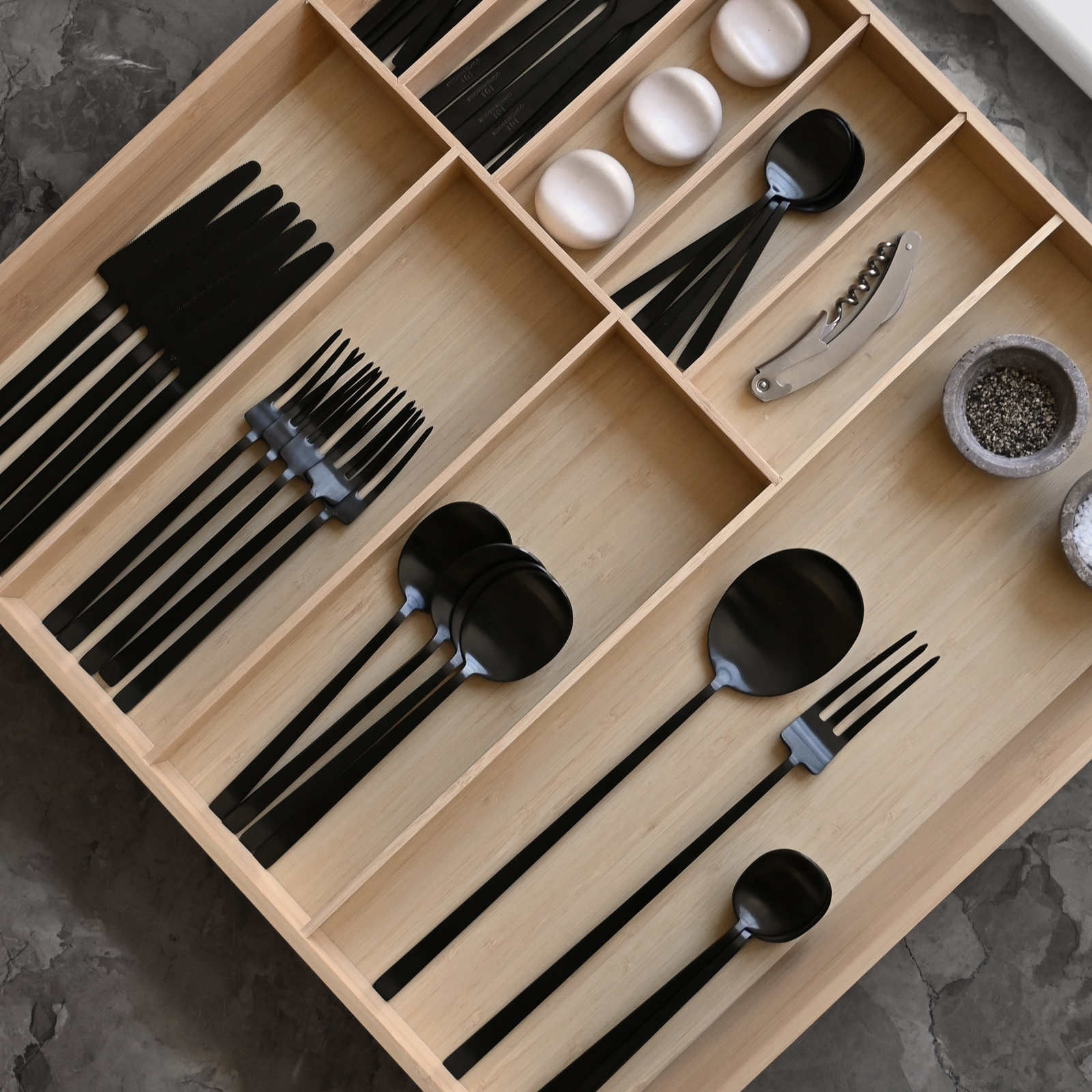 Zestaw sztućców Kogei, czarny, zestaw 16 sztuk – 101 Copenhagen