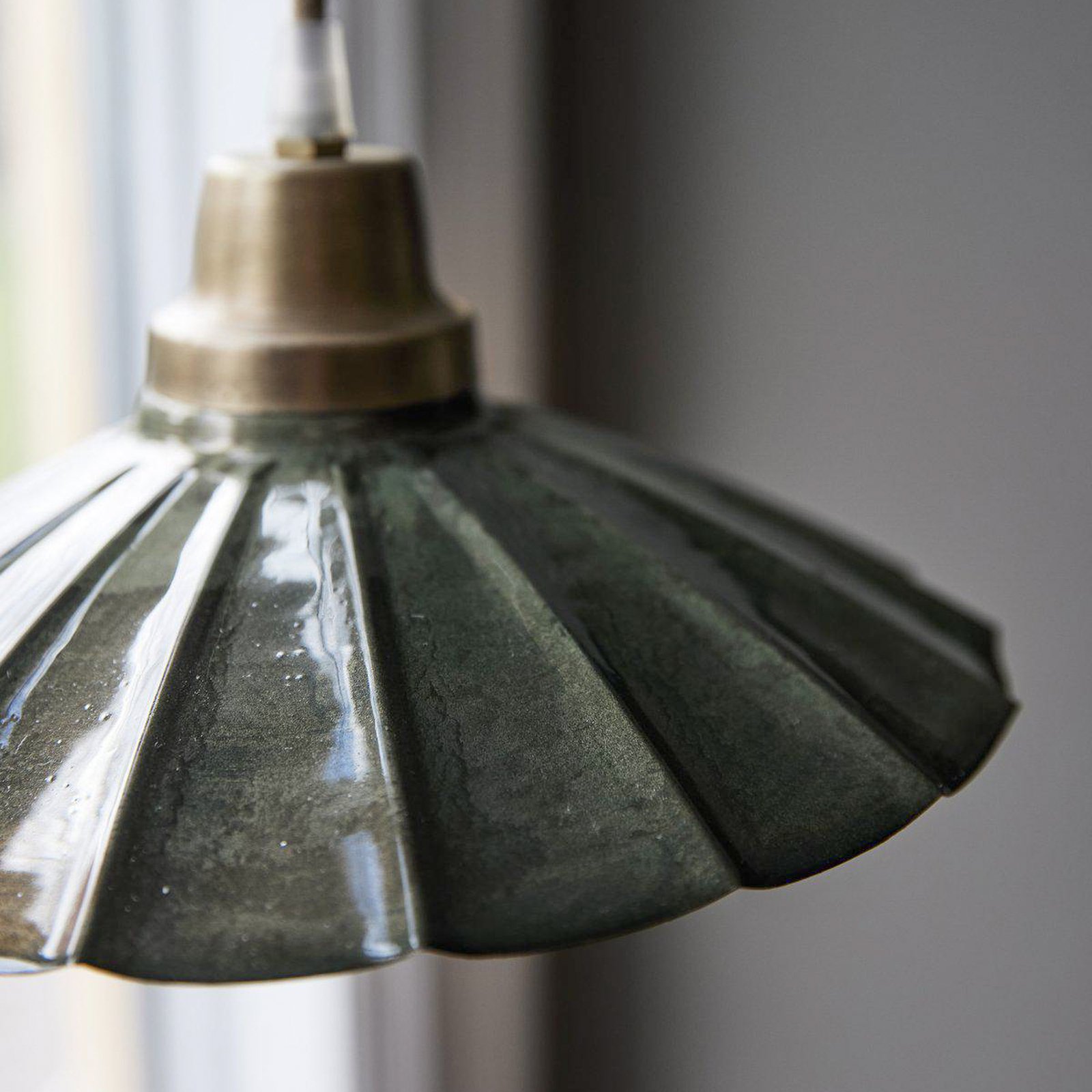 PR Home pendant light Ester, green, Ø 24 cm, iron, plug