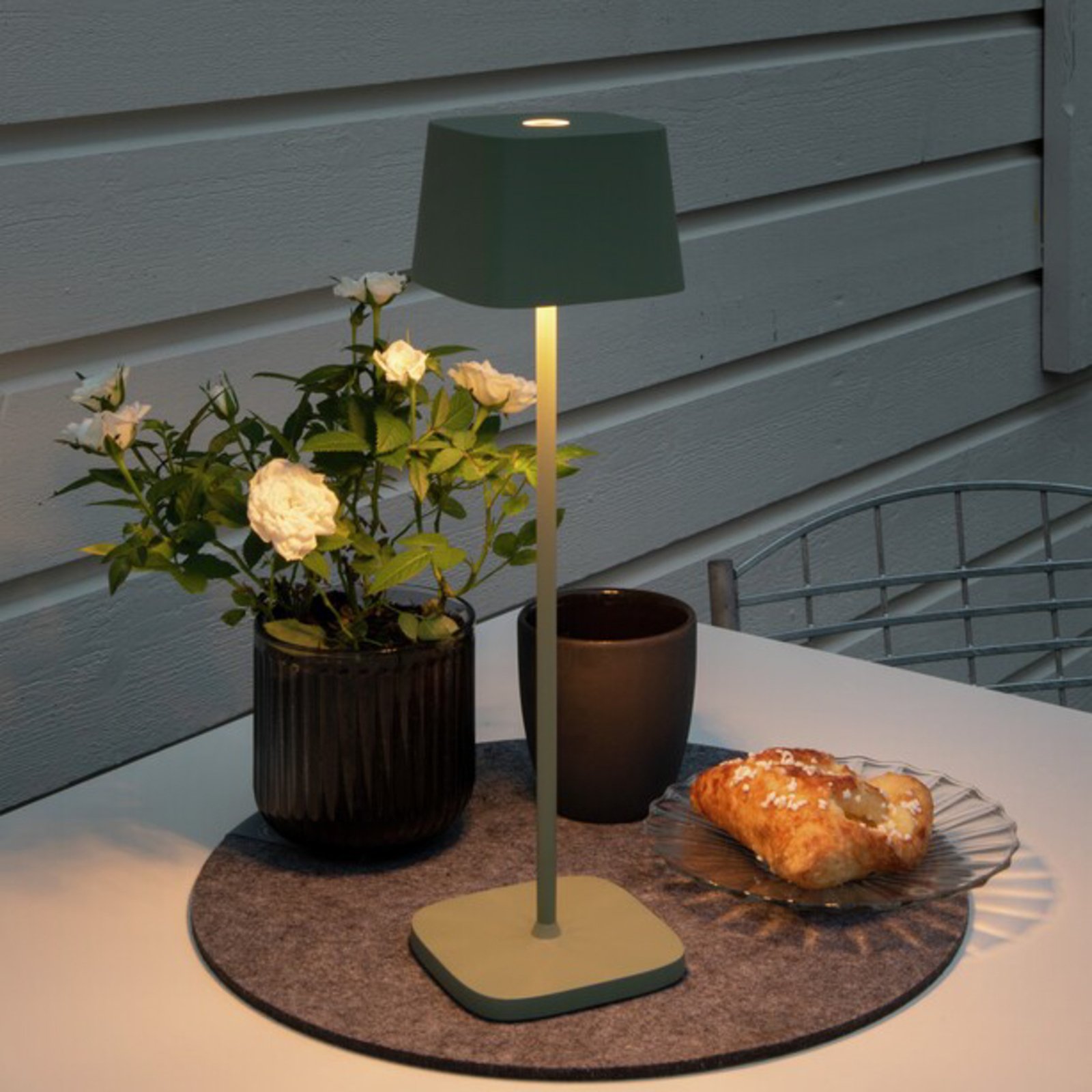LED stolní lampa Capri venkovní, zeleno-šedá