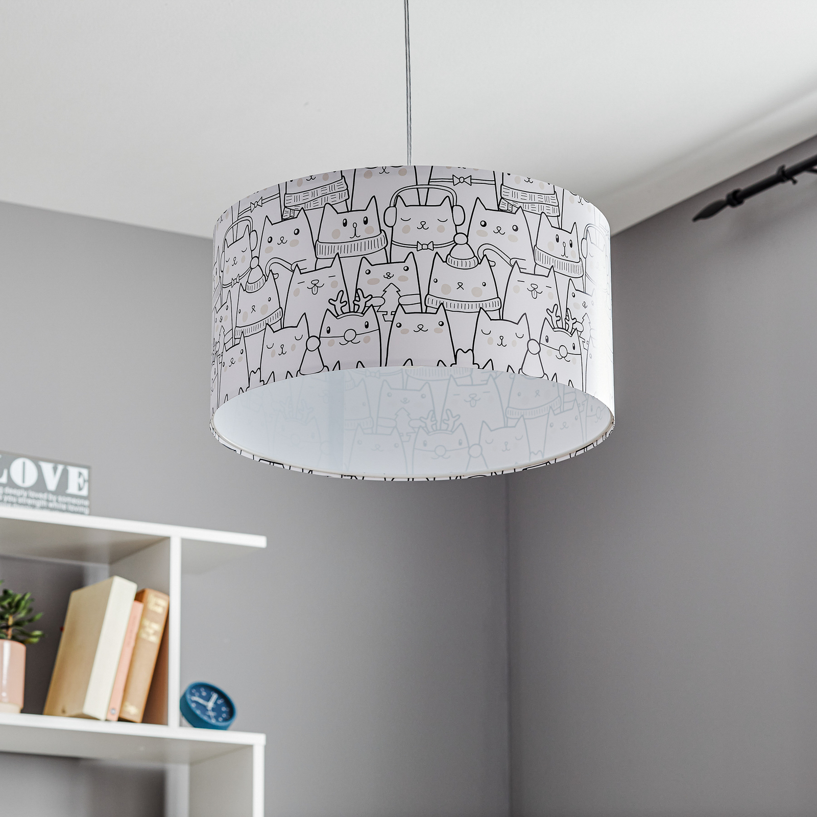 Cats pendant light printed with a cat motif