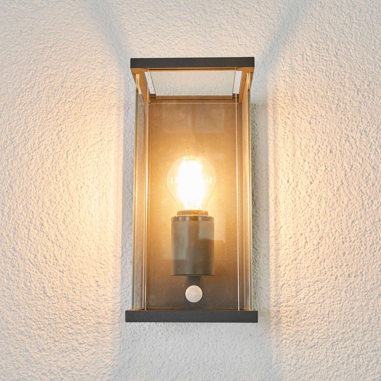 Annalea Buiten Wandlamp IP54 w/Sensor Dark Grey - Lucande