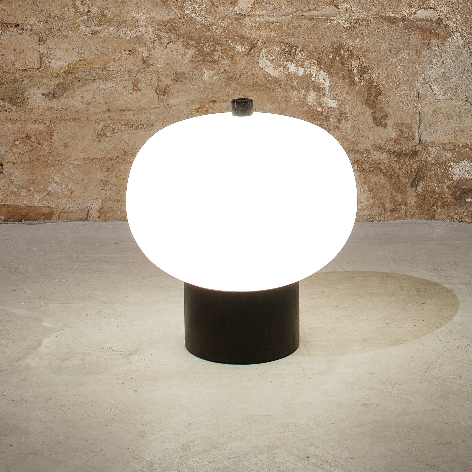 LEDS-C4 iLargi LED-bordslampa, Ø24 cm, mörk ask