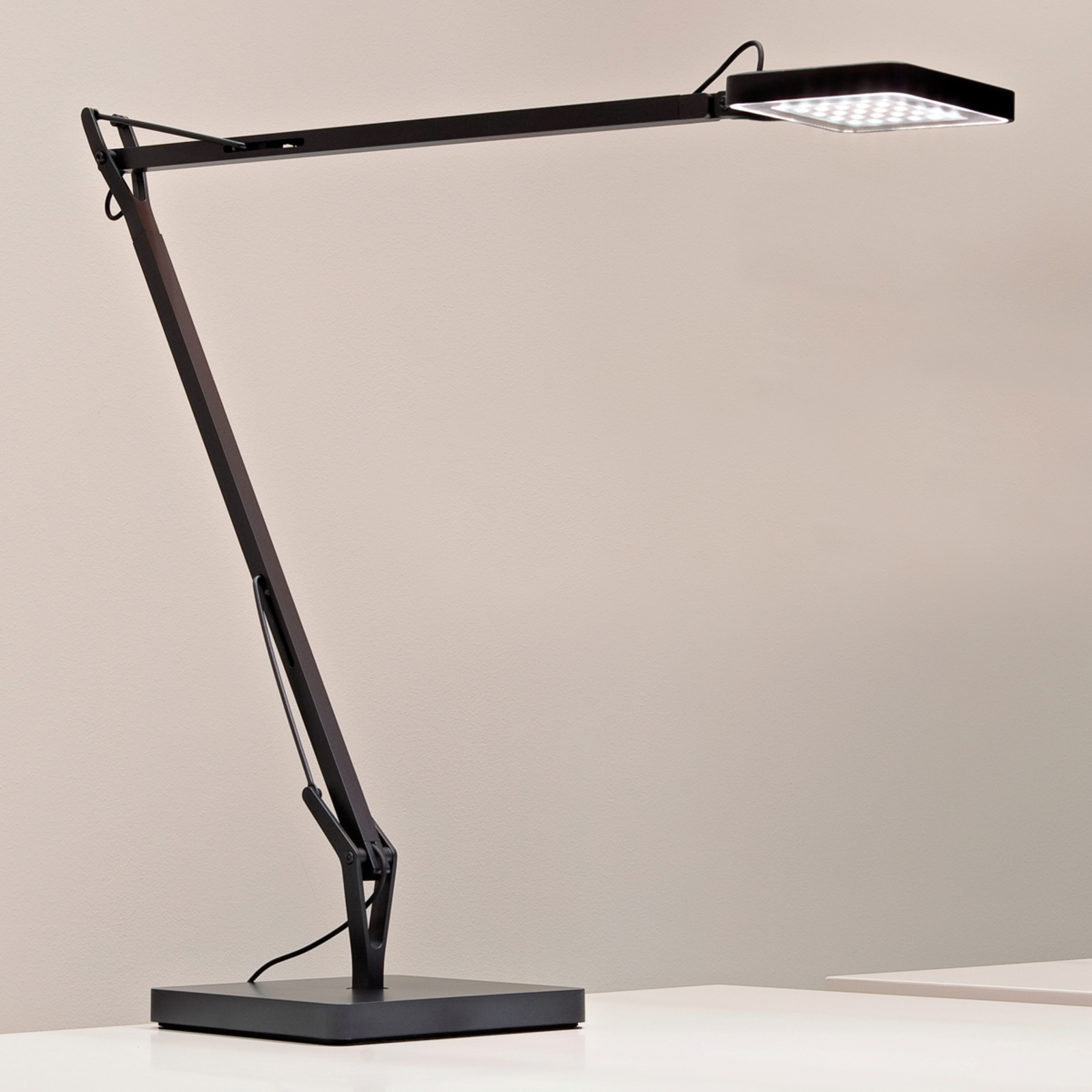 FLOS Kelvin lampa stołowa LED antracytowa