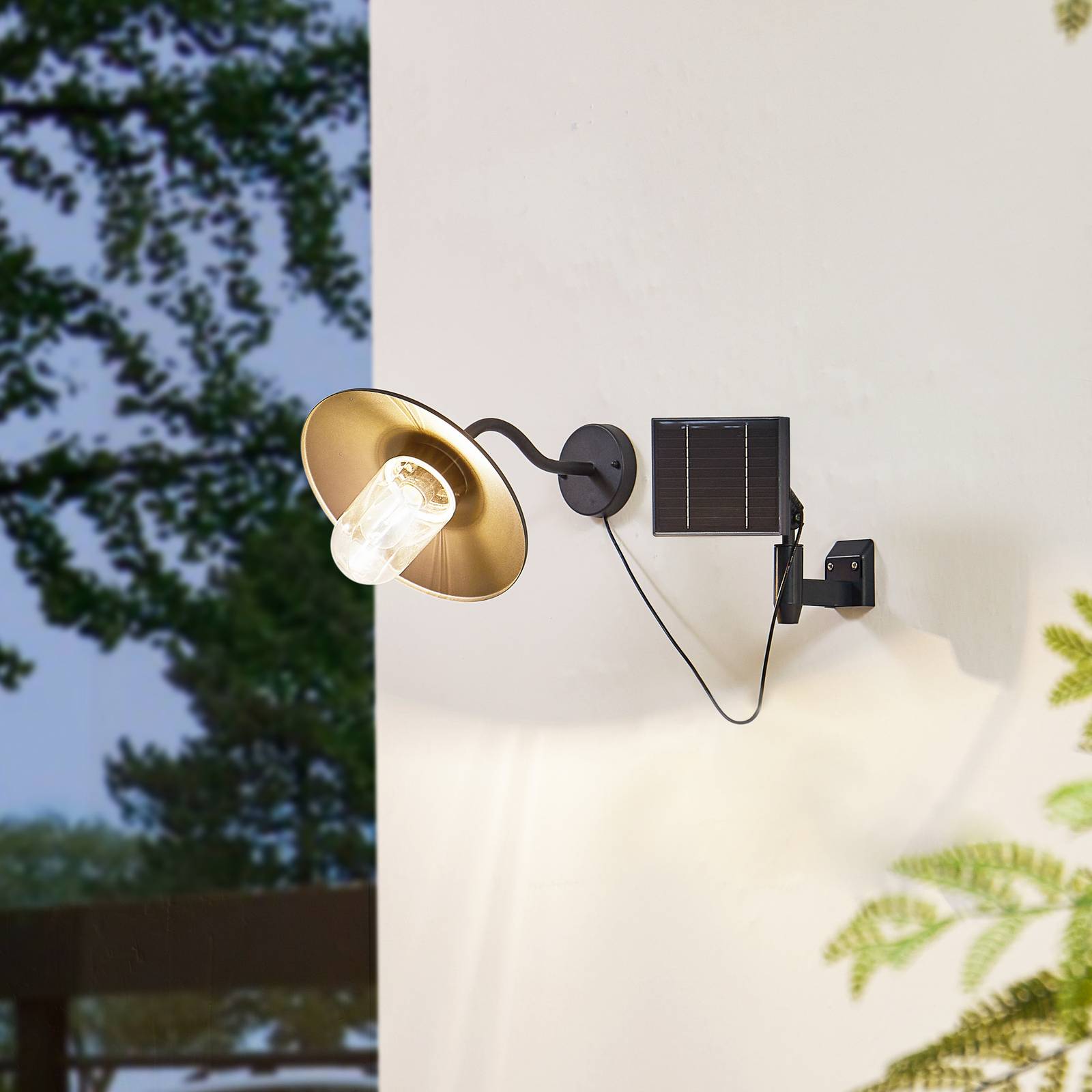 Lindby Virane LED solcellsdriven vägglampa svart aluminium