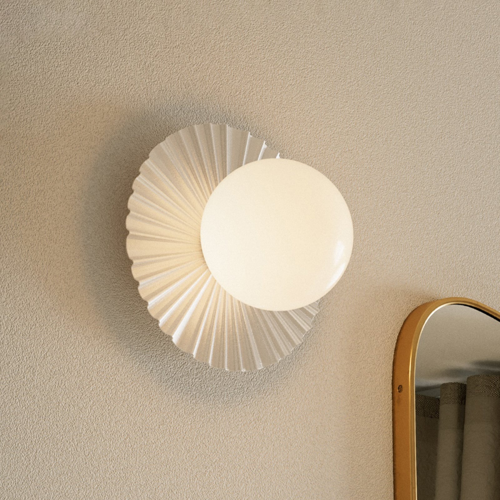 Liila Muuse ceiling light, white/opal, Ø 20 cm, IP44 - Nuura