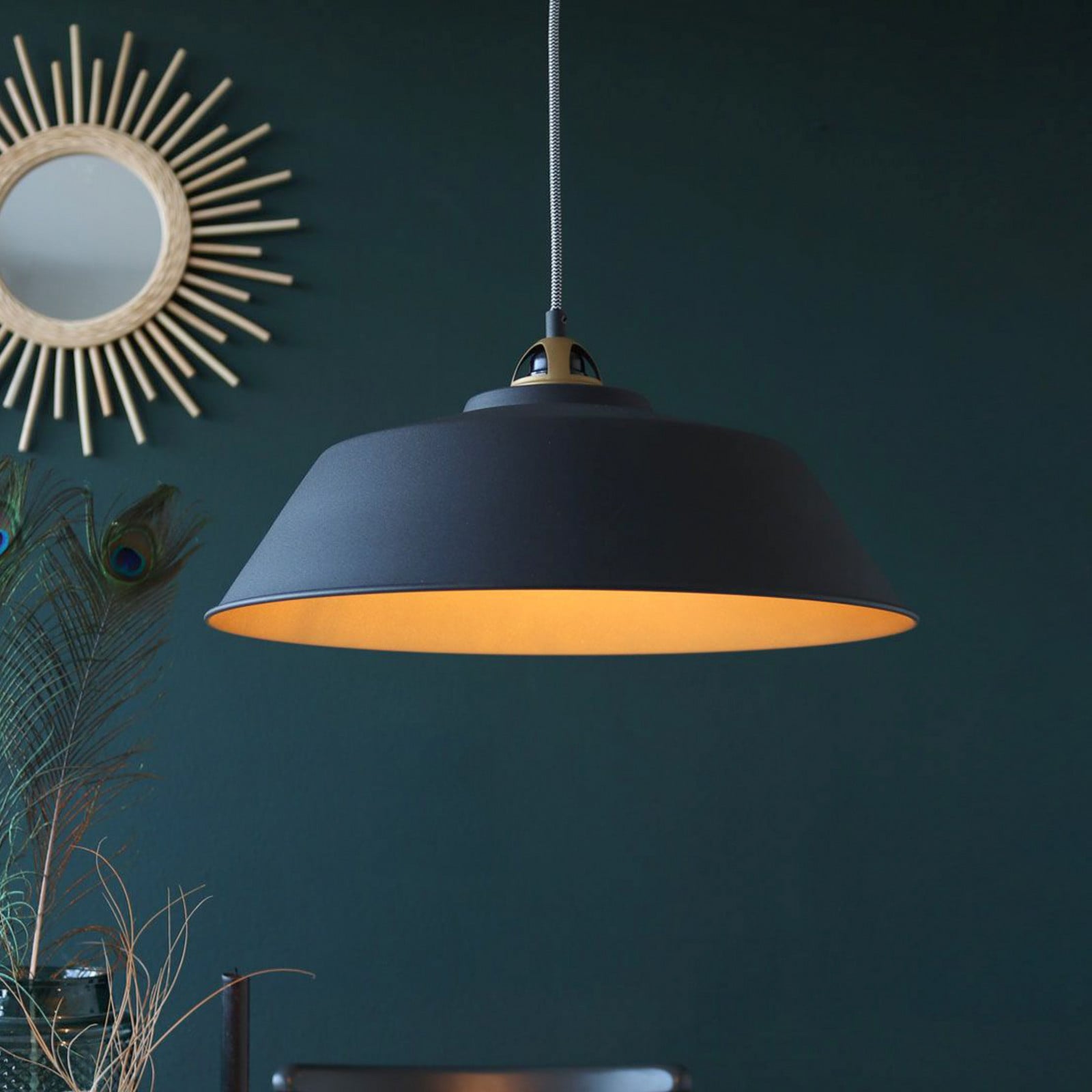 Mexlite Lampă suspendată Nove negru interior auriu metal E27 - Bucătărie