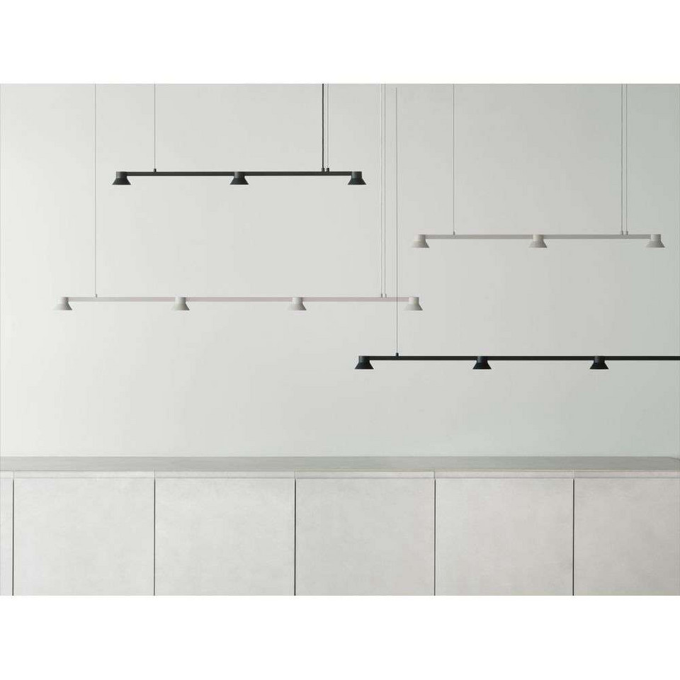 Normann Copenhagen Hat Linear Taklampa Large, svart från Normann Copenhagen