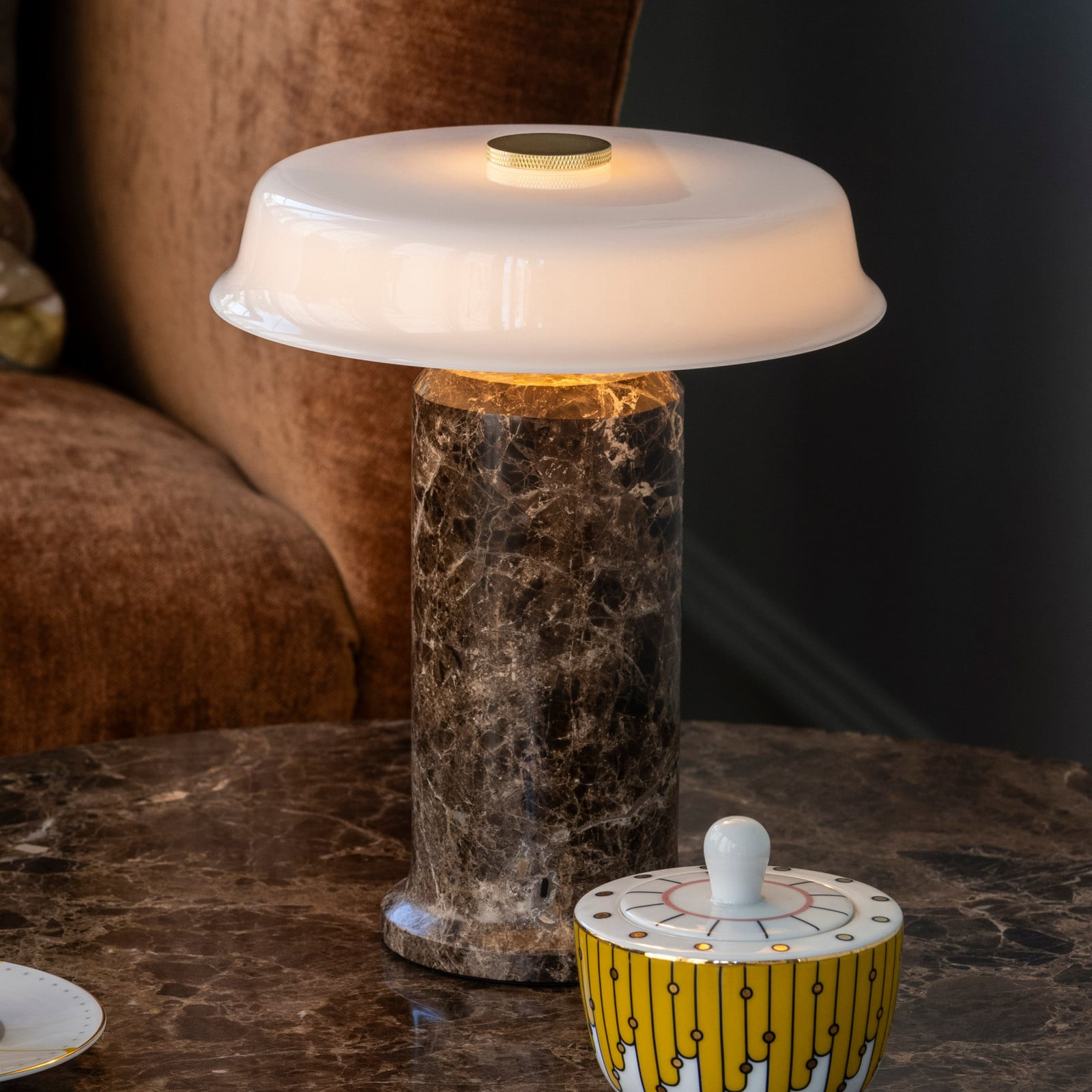 Trip No. 2 LED-batteridrevet bordlampe, marmor, glas – DESIGN BY US - Altan - Sten - Med én lyskilde