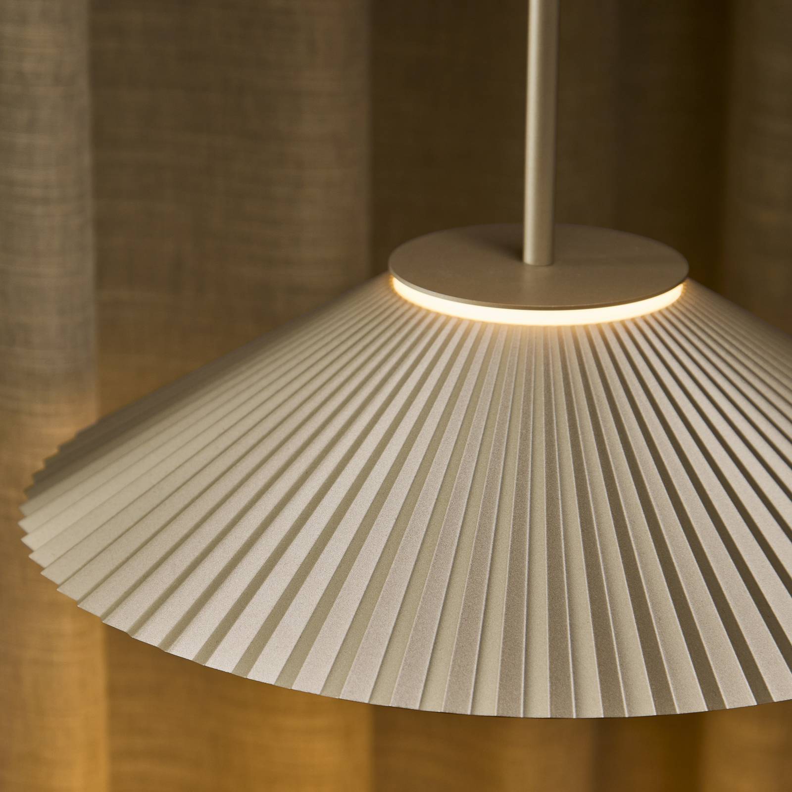 Żyrandol LED LOOM DESIGN „Ballerina”, kremowa, Ø 35 cm