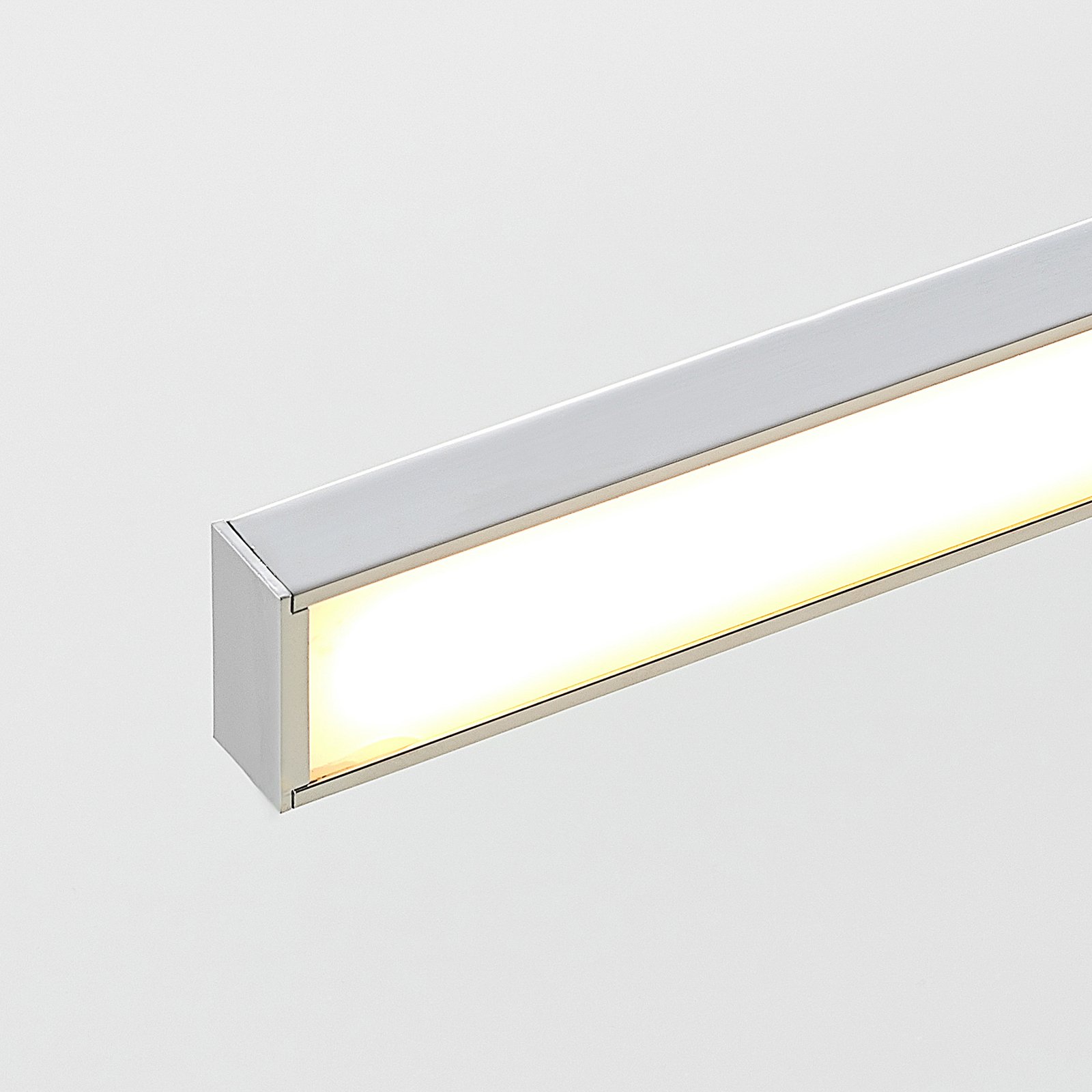 Jukka LED Vegglampe L120 White/Chrome - Lindby