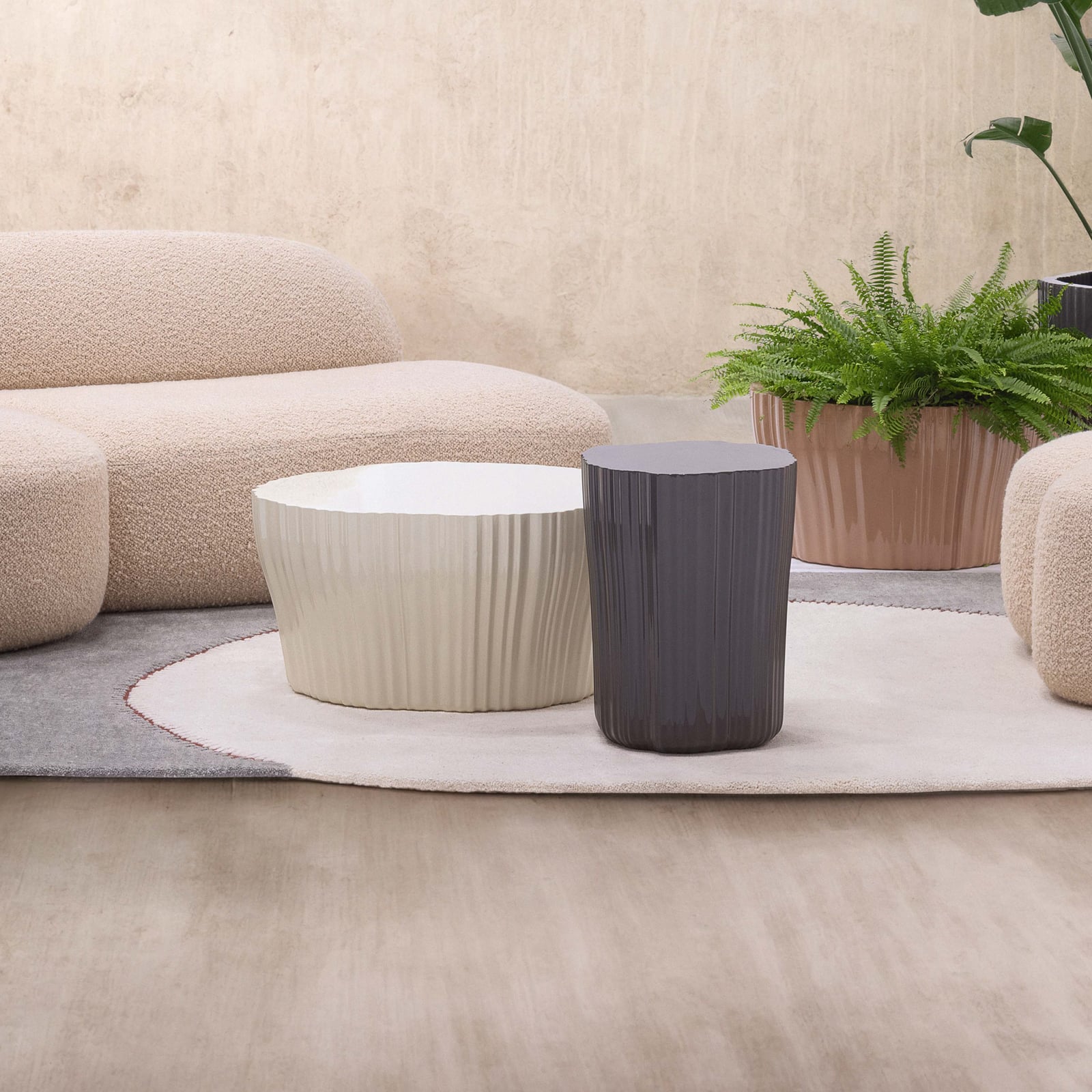 Corteza side table, anthracite, height 48 cm - Kartell