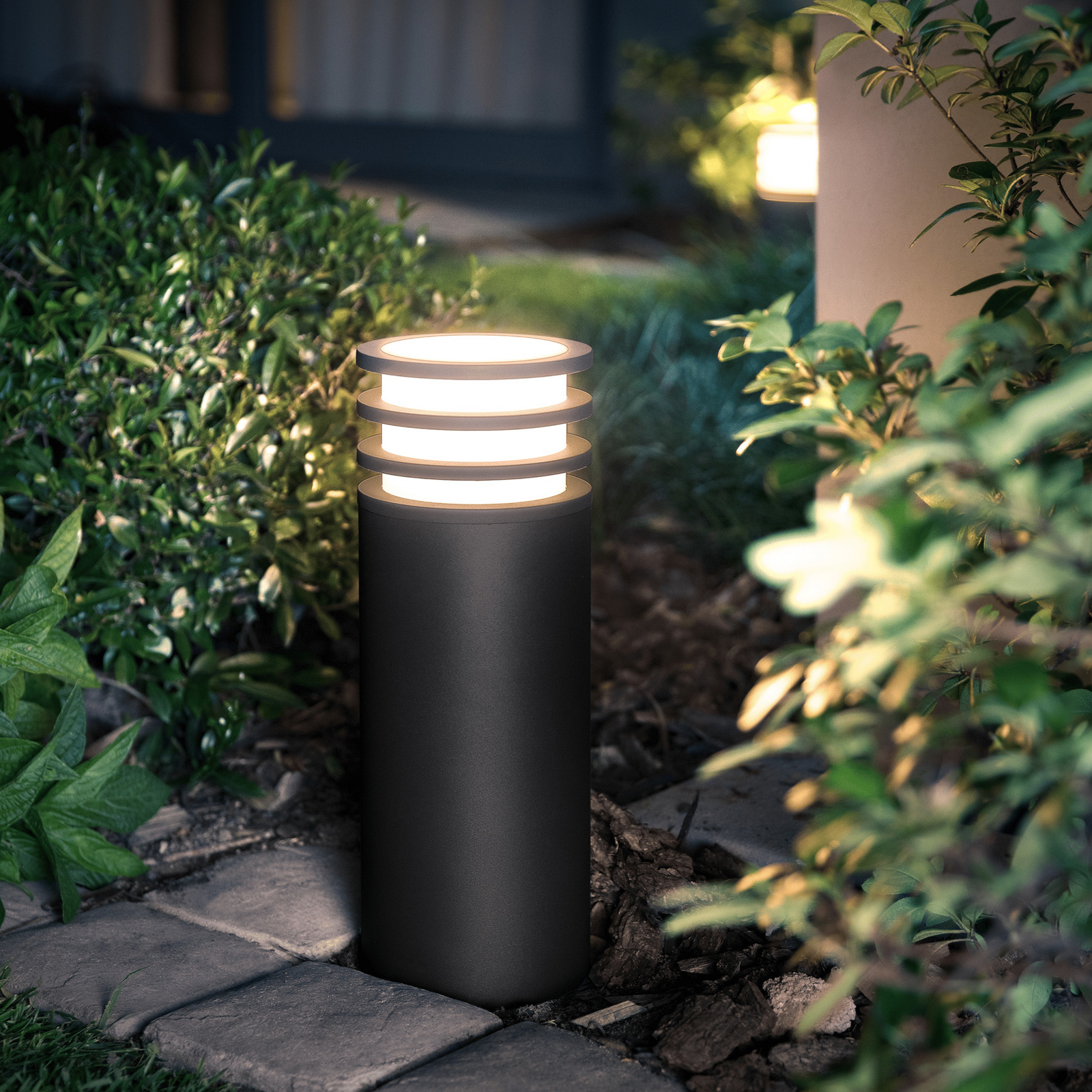 Lampa cokołowa LED Philips Hue Lucca, czarna, RGBW smart, IP44