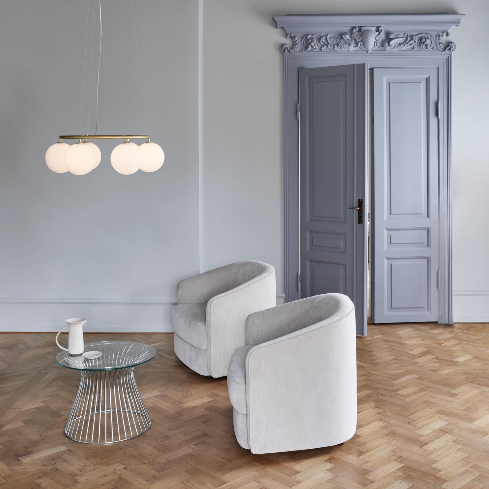 Miira 6 Circular lysekrone, messing/opal, Ø 80 cm - Nuura