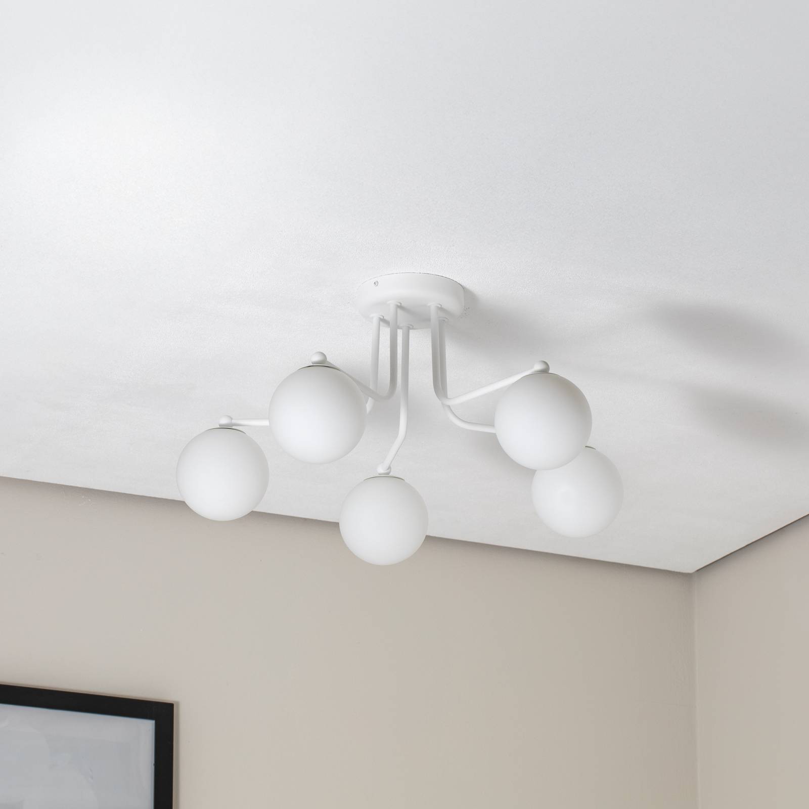 Lampa sufitowa Astral, biała, długość 64 cm, stal/szkło, 5-punktowa.