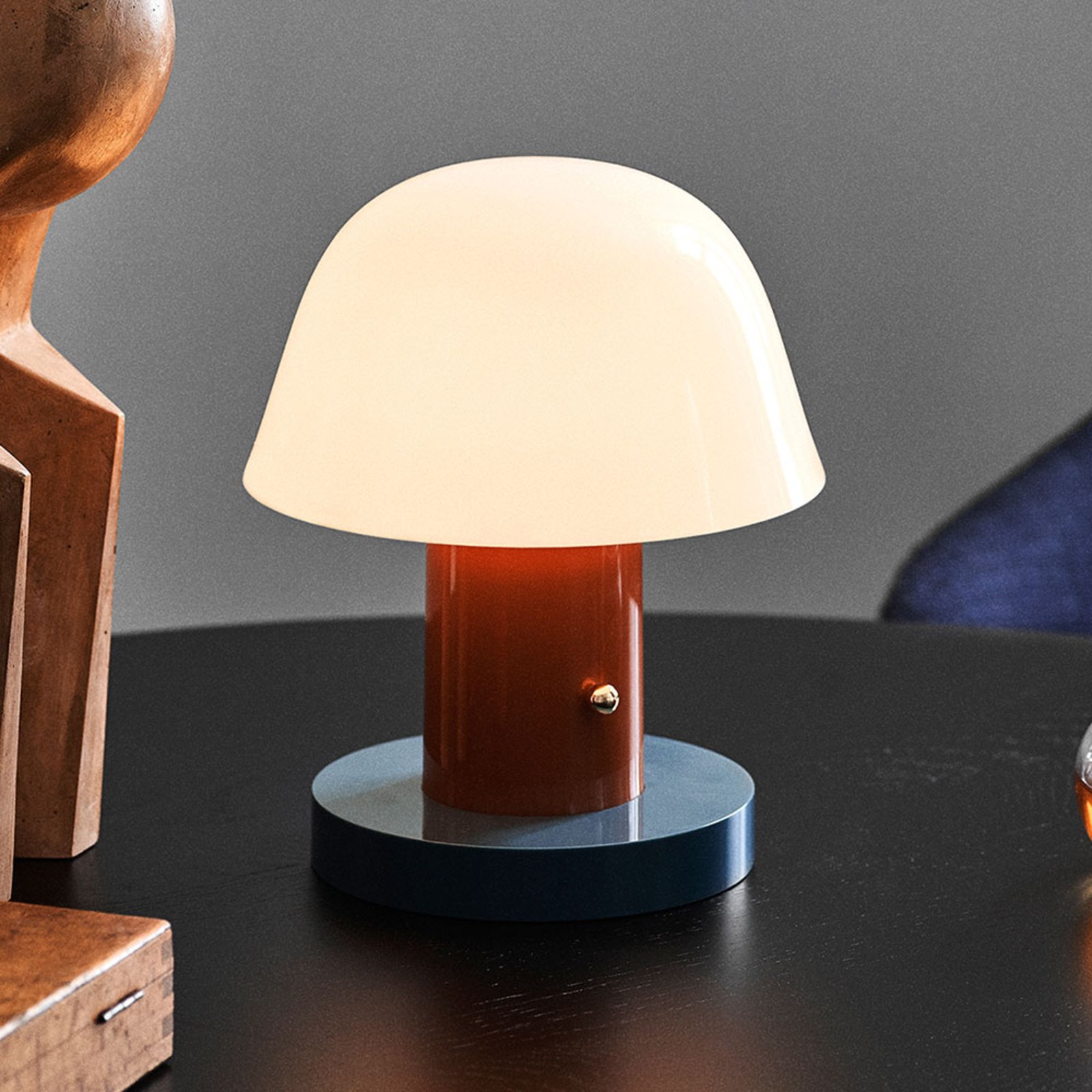&Tradition Setago JH27 rechargeable table lamp, rust/blue-grey