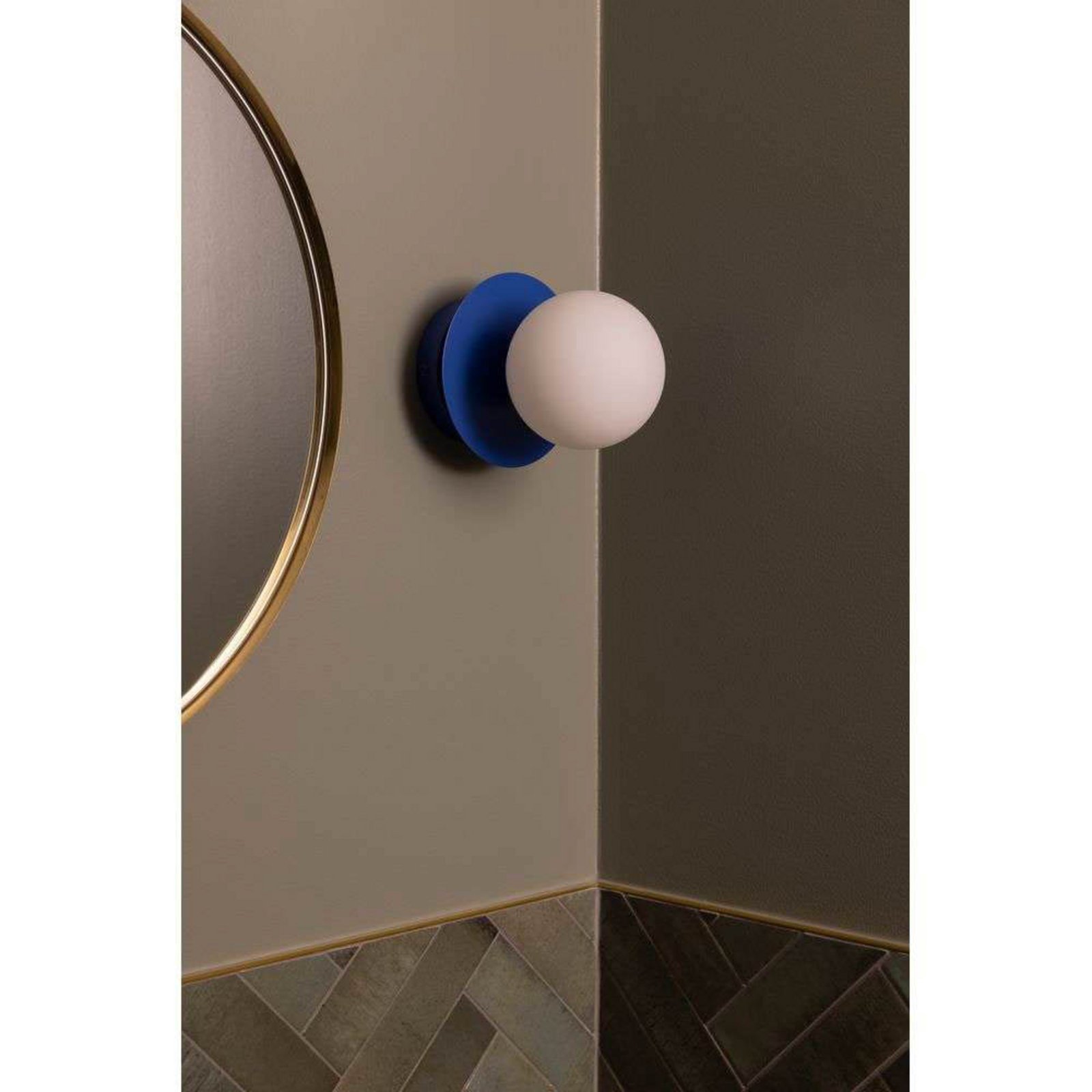 Candeeiro de teto Art Déco da Globes Lighting, IP44, azul/branco Candeeiro de teto Art Déco da Globes Lighting, IP44, azul/branco