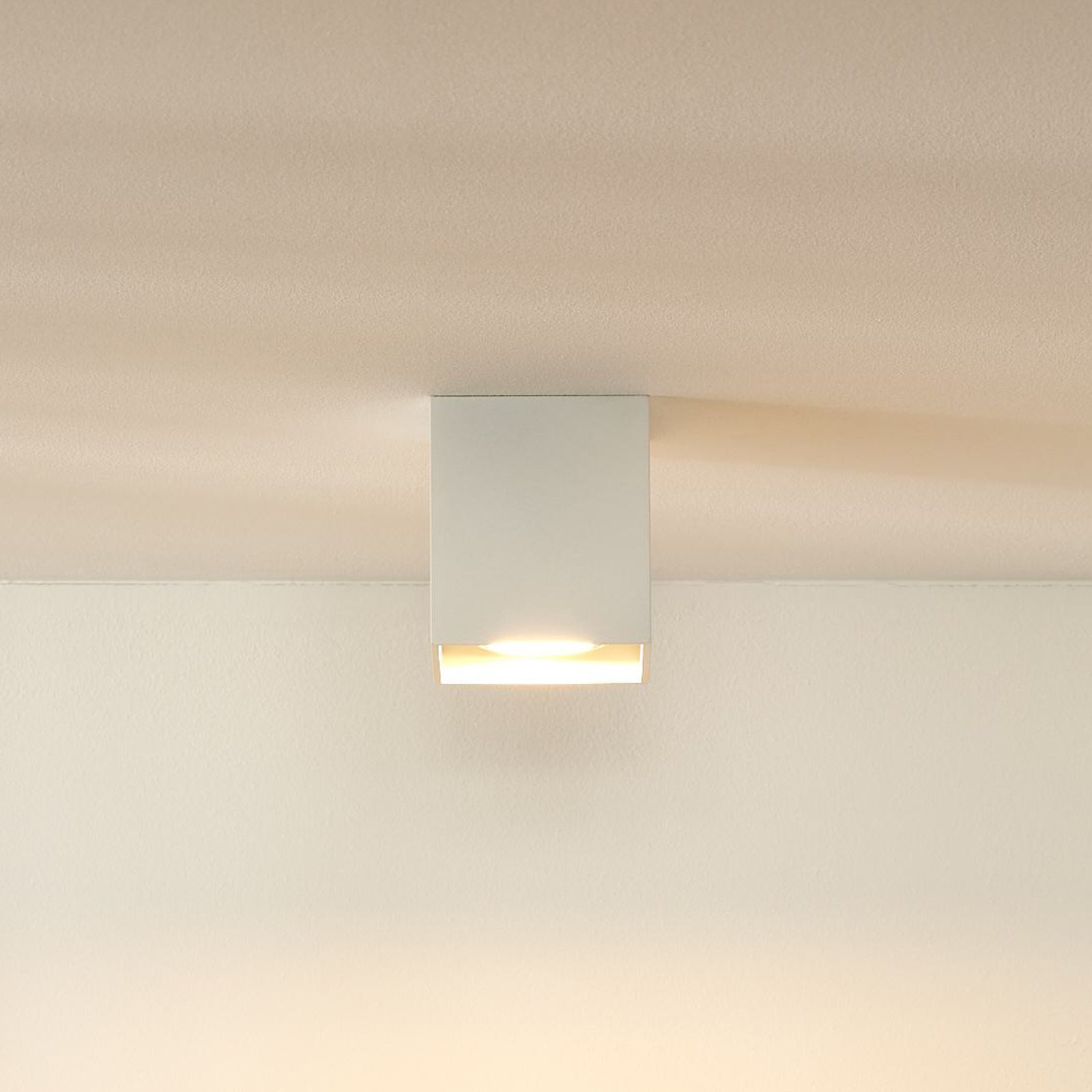 Bodi takspotlight, kantig, vit, GU10, 1 lampa, aluminium