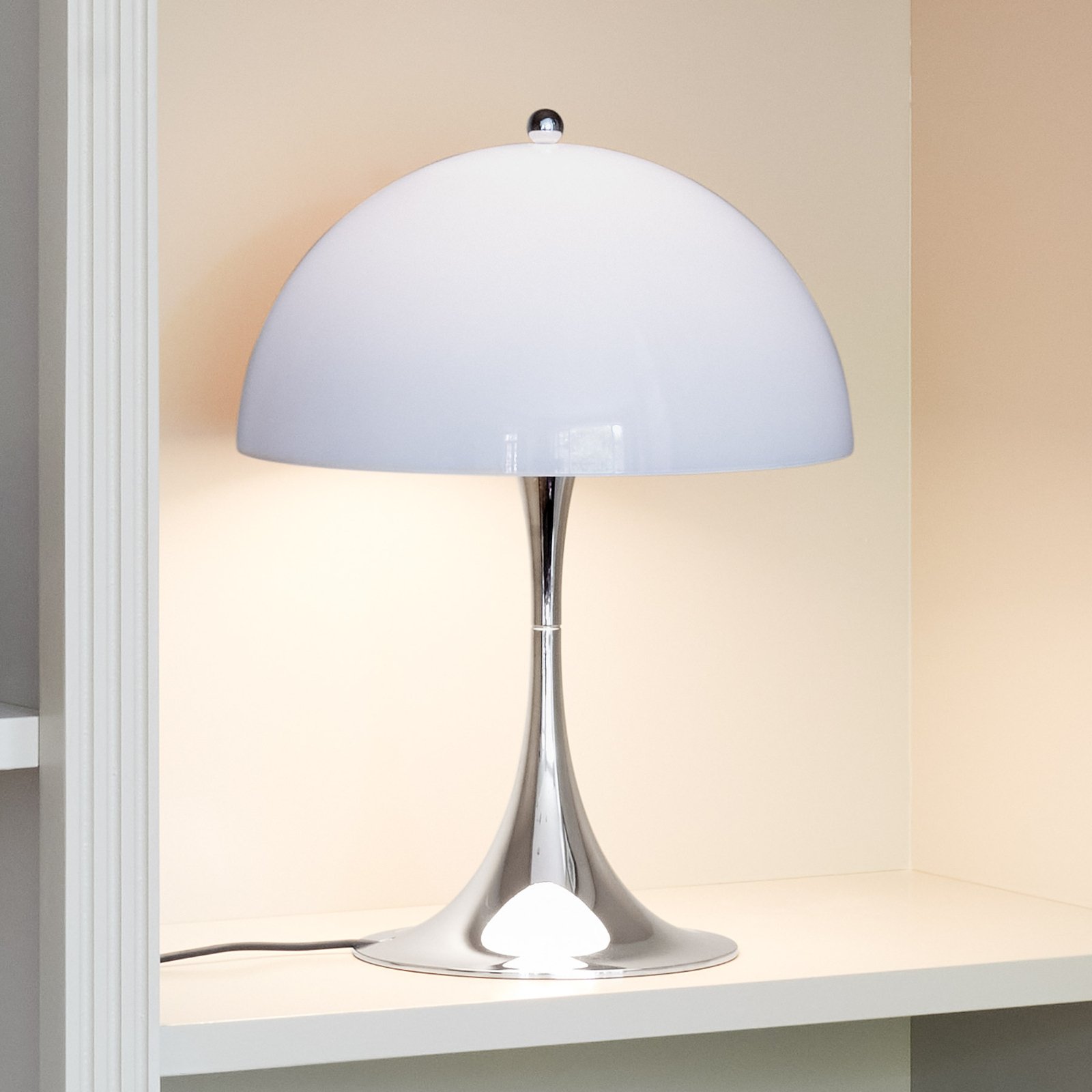 Louis Poulsen Panthella Mini LED stolní lampa opál