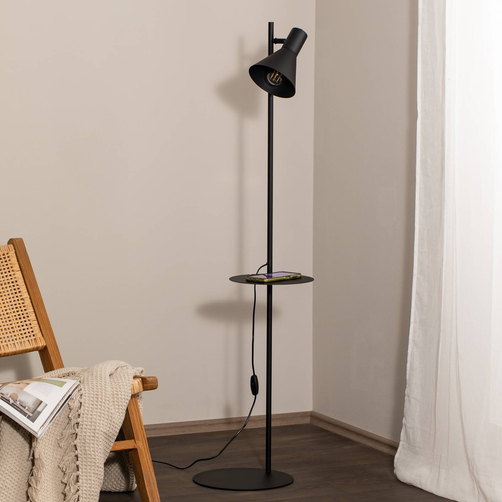 Lampa stojąca Jump, czarna, regulowana, półka