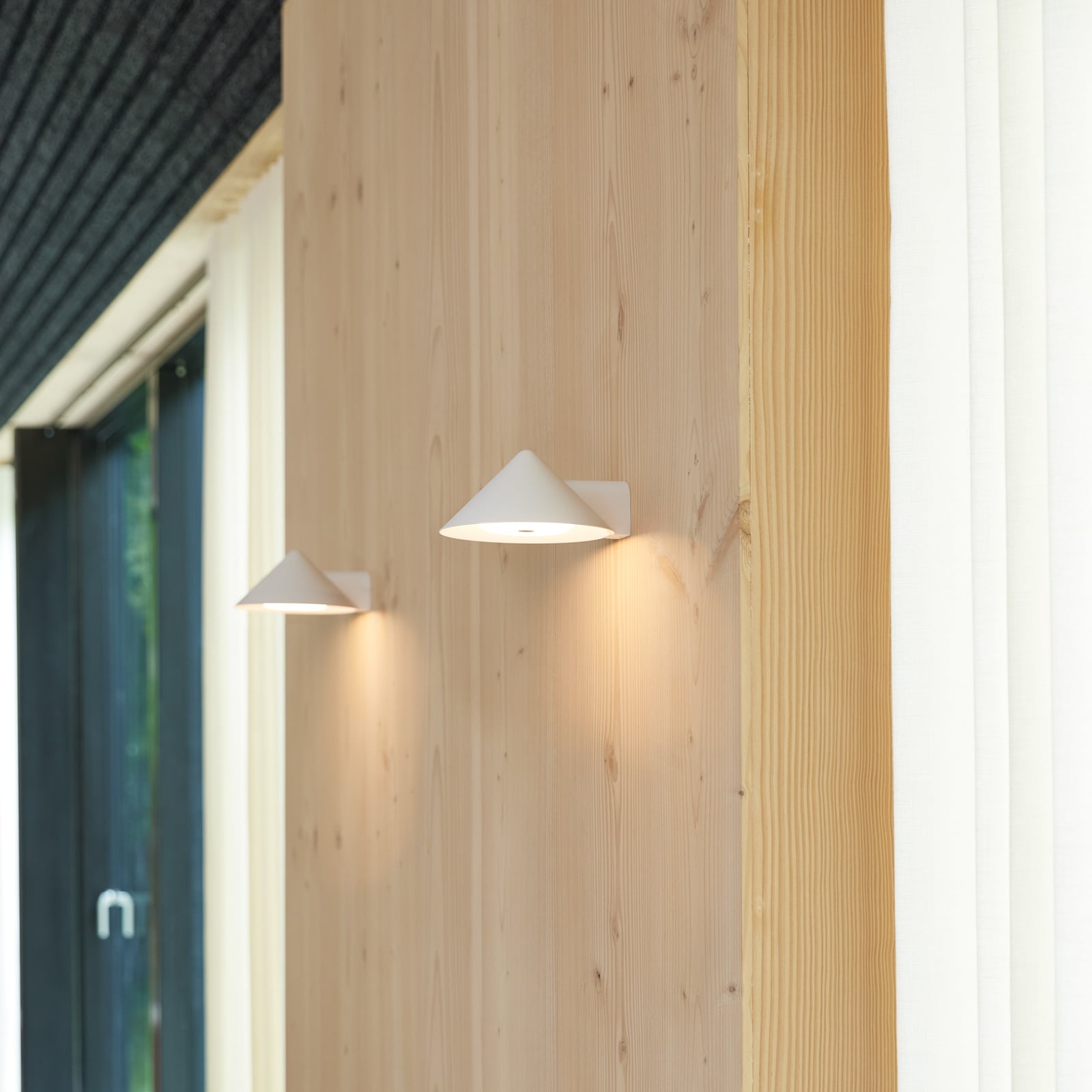 Lampa ścienna LED z akumulatorem Grasp, biała – FRANDSEN Lampa ścienna LED z akumulatorem Grasp, biała – FRANDSEN