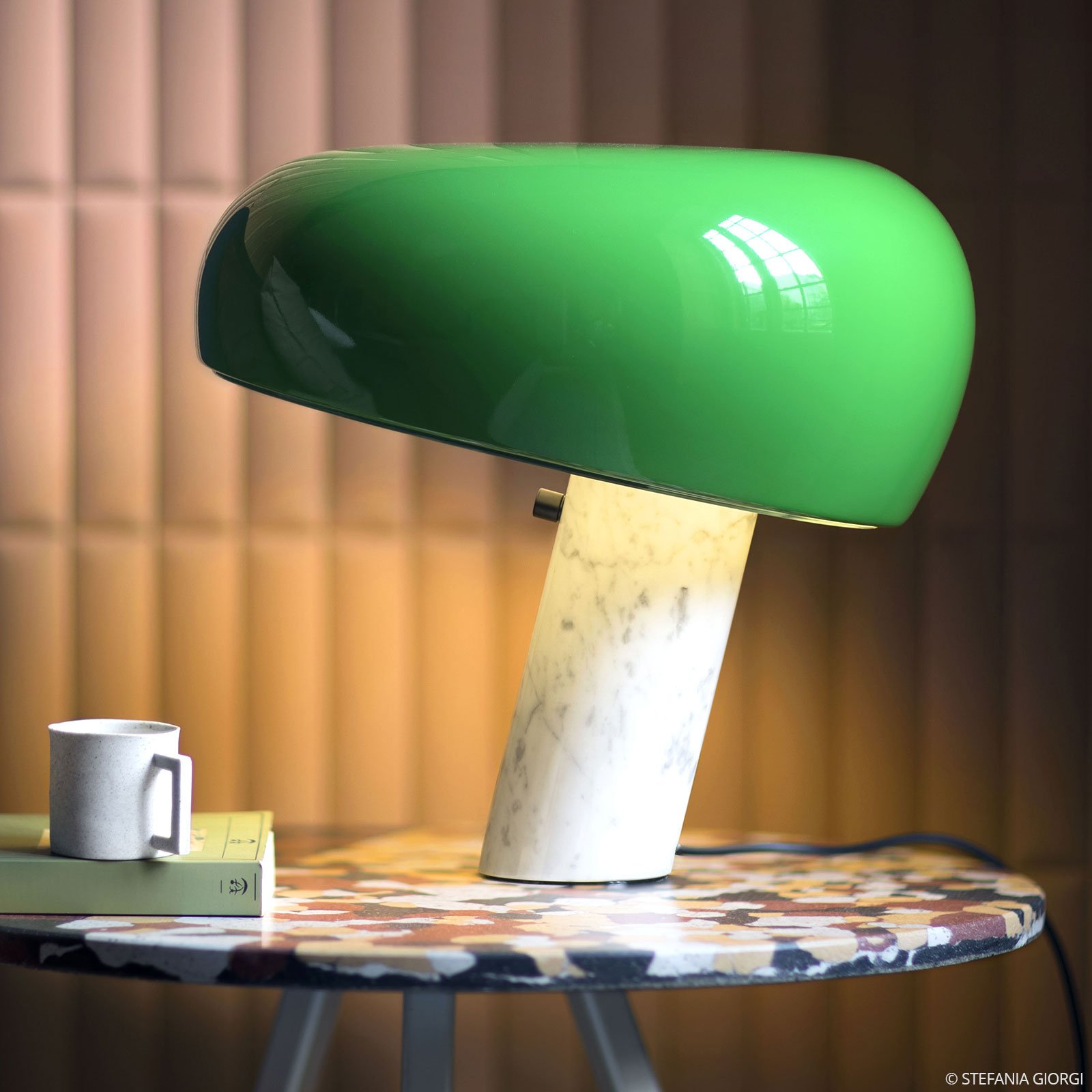 FLOS Snoopy bordslampa med dimmer, grön