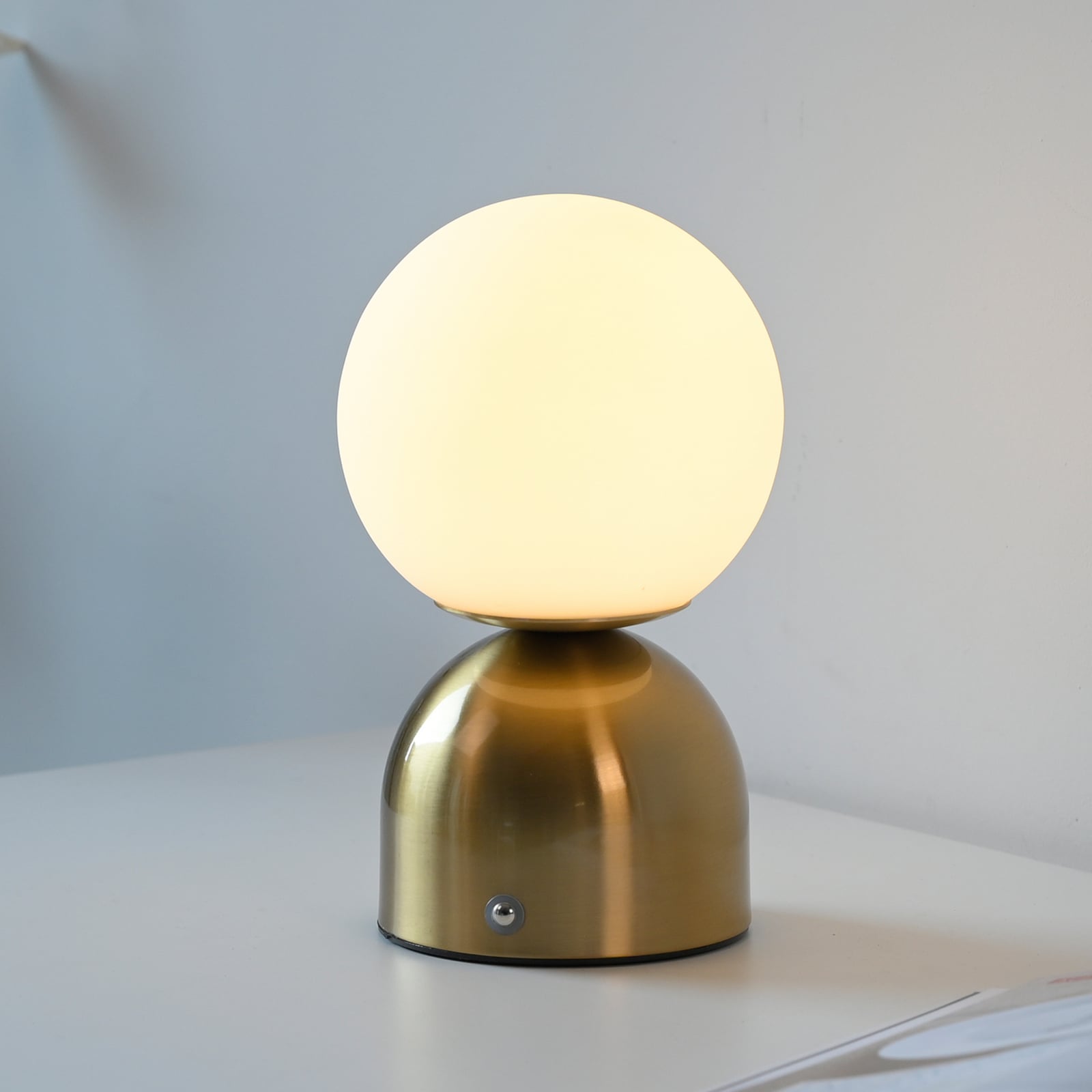 LED-akutoitega laualamp RUDI, kuldne, kõrgus 20 cm, CCT, puutetundlik hämardus