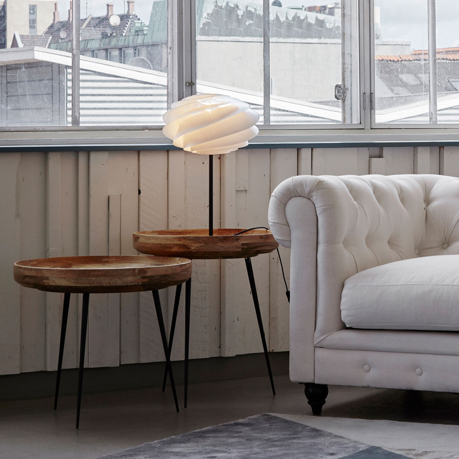 LE KLINT Swirl - бяла дизайнерска настолна лампа