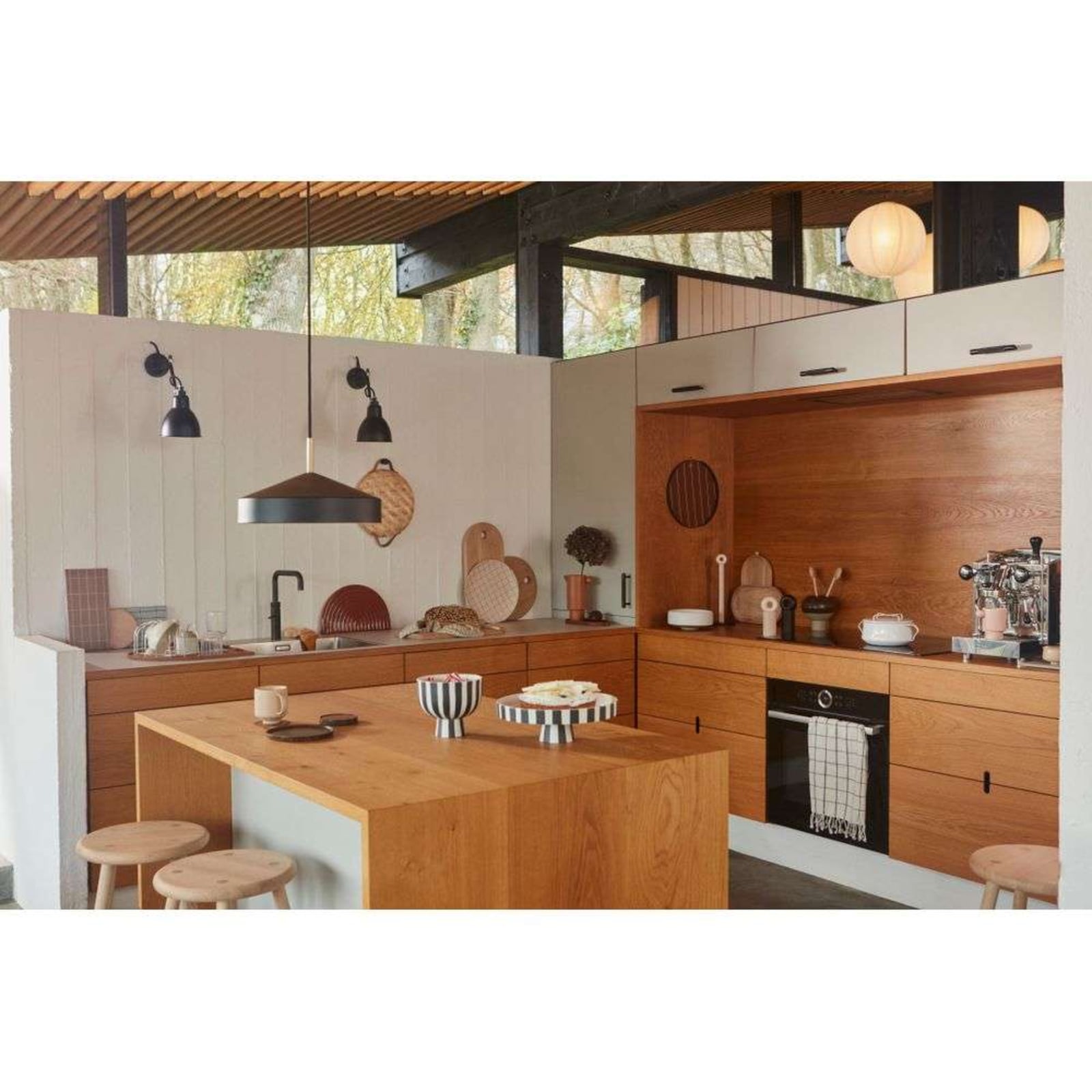 OYOY Living Design hänglampa Hat Small, svart, metall OYOY Living Design hänglampa Hat Small, svart, metall