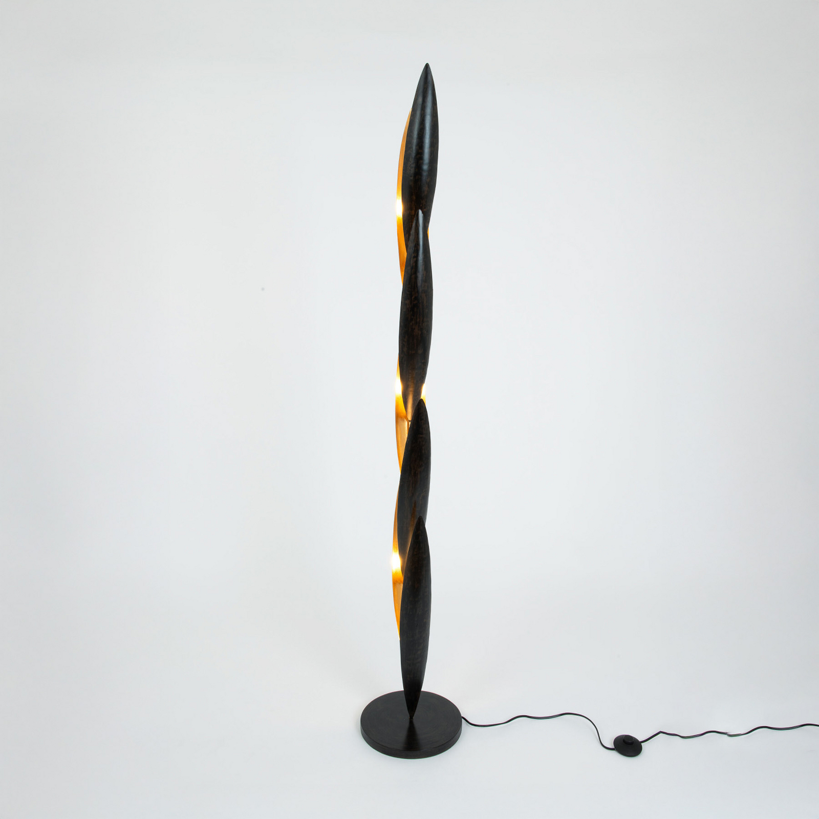 FORTUMA-maavalaisin, musta/kultainen, korkeus 160 cm, metalli, 6 x G4