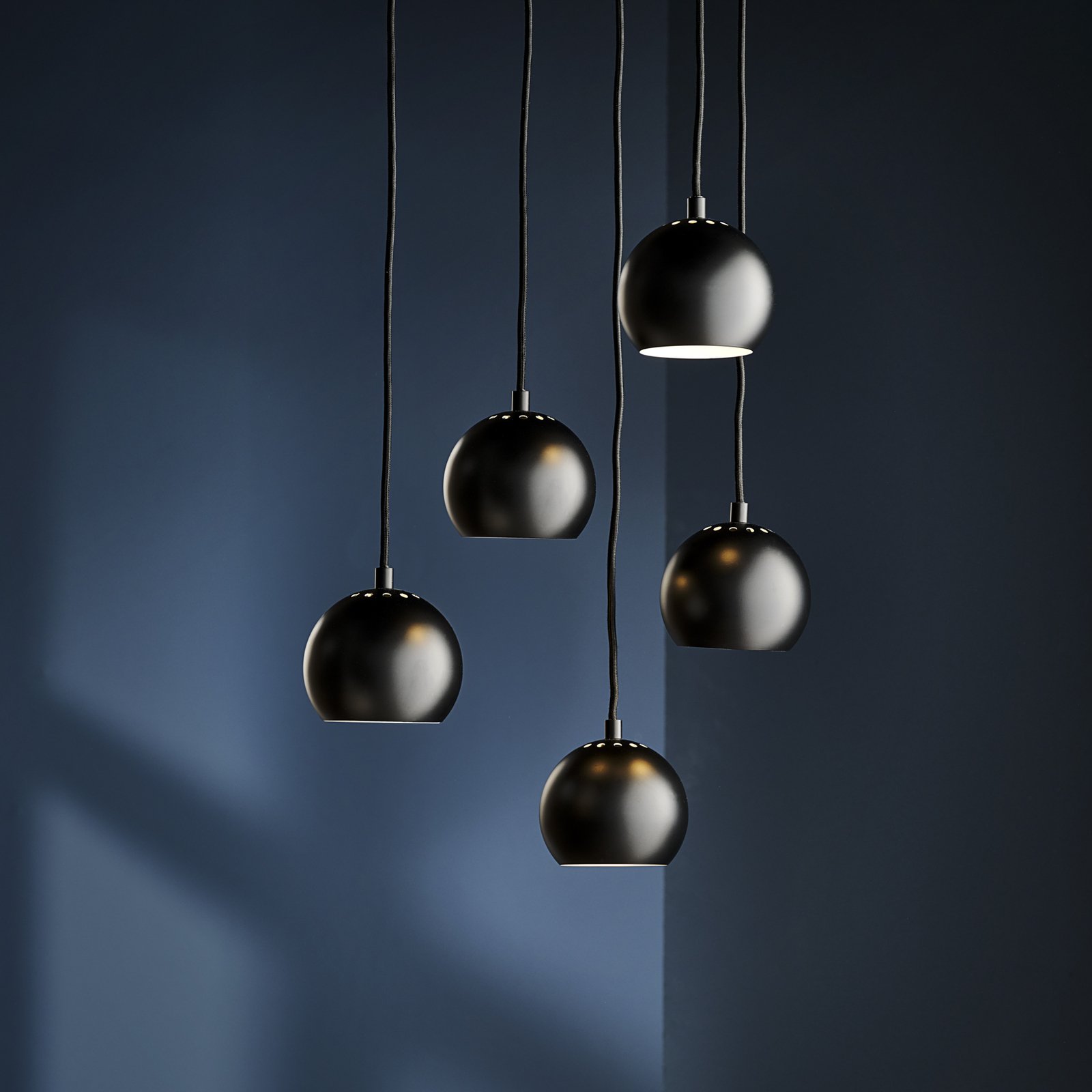 Lampa wisząca FRANDSEN Ball, czarny matowy, Ø 12 cm