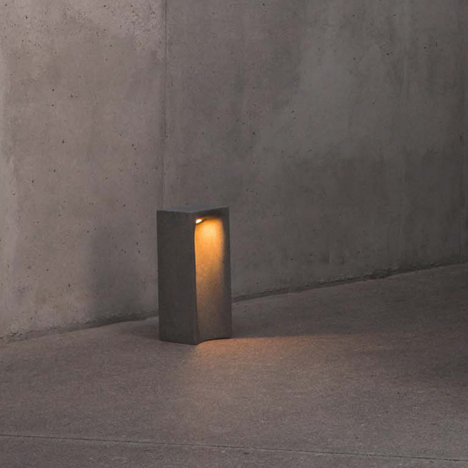 LED pedestal light Grot, 2700K, grey, concrete, IP55, height 40 cm