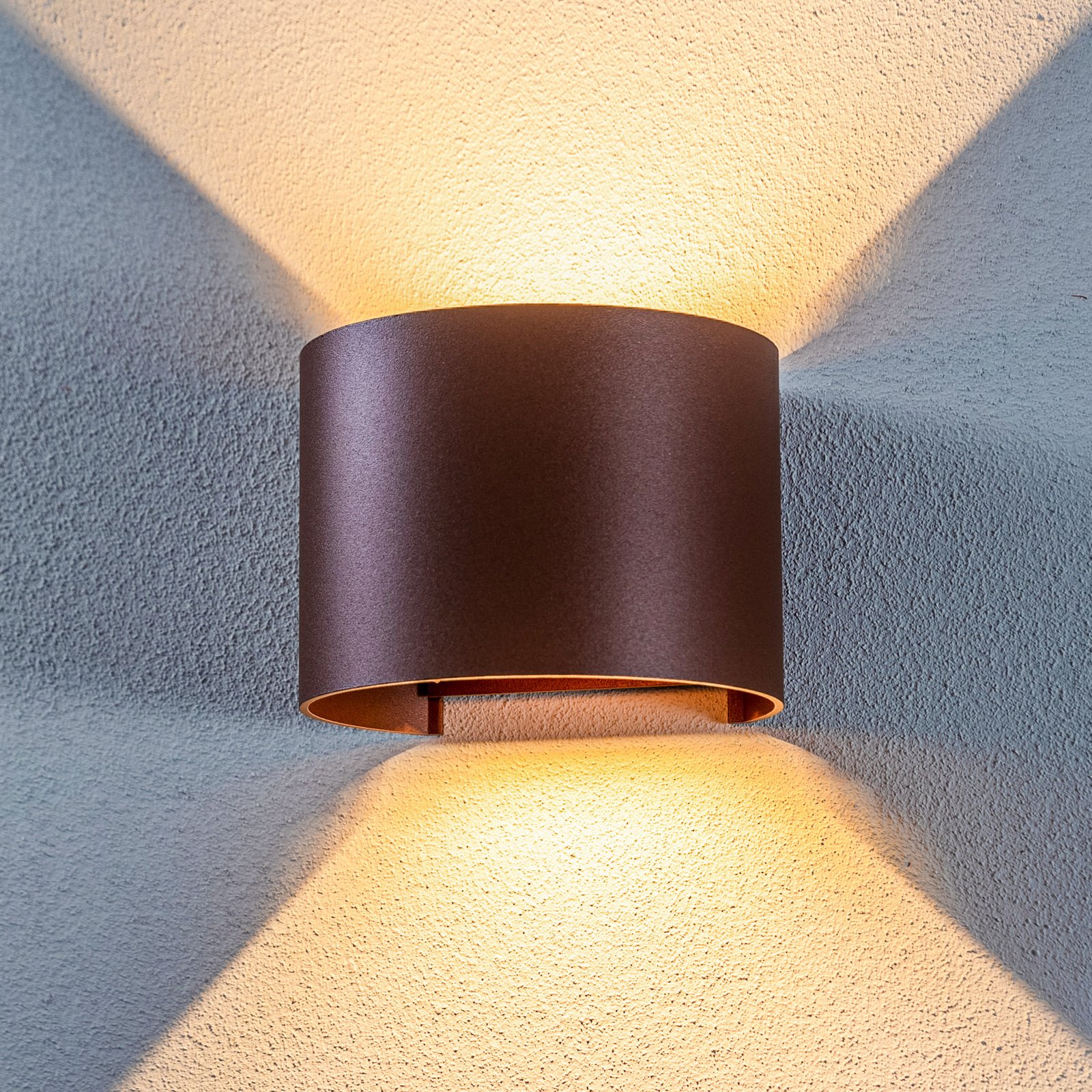 Lindby LED external wall light Nivar, round, rust brown, metal