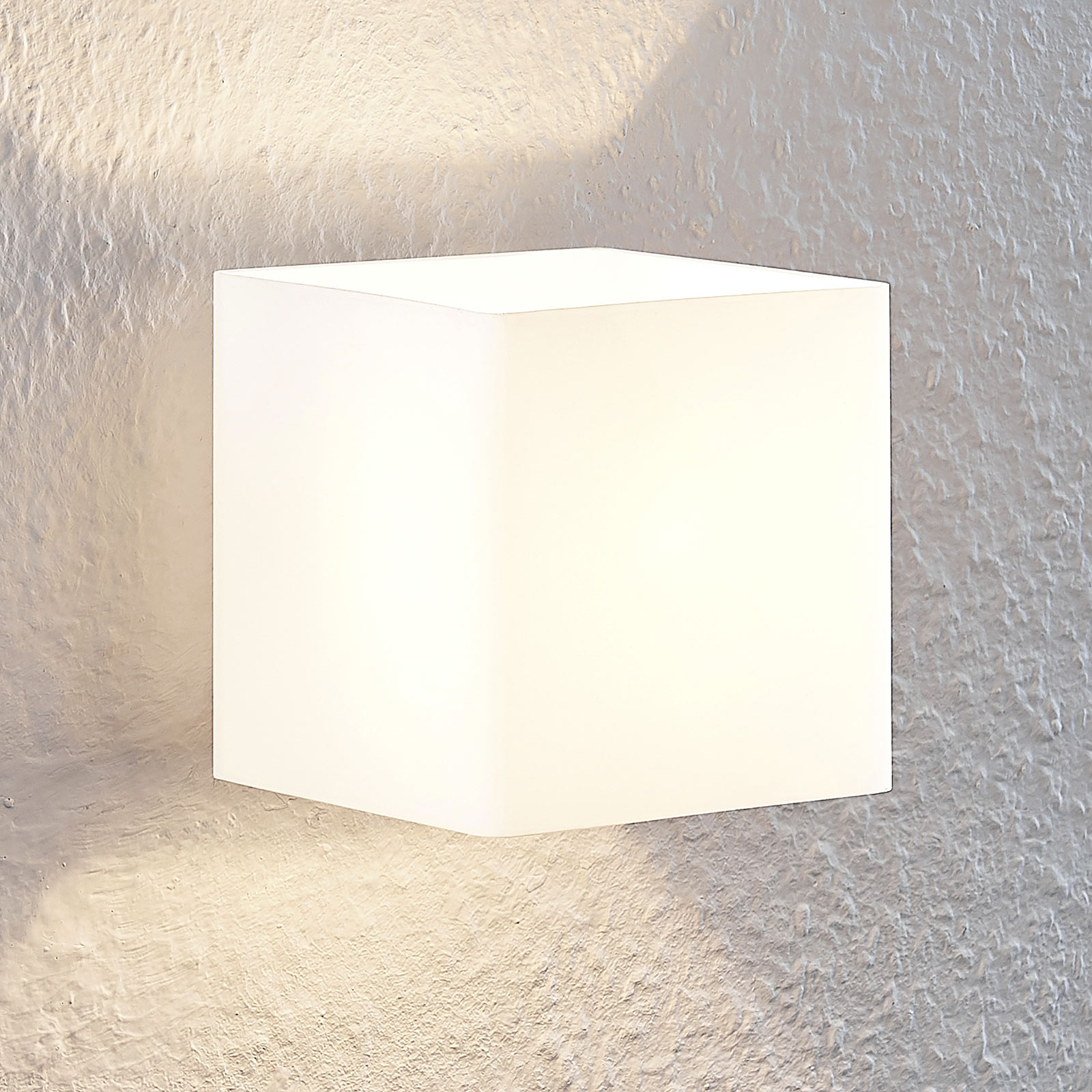 Lindby Nanda glass wall light, angular