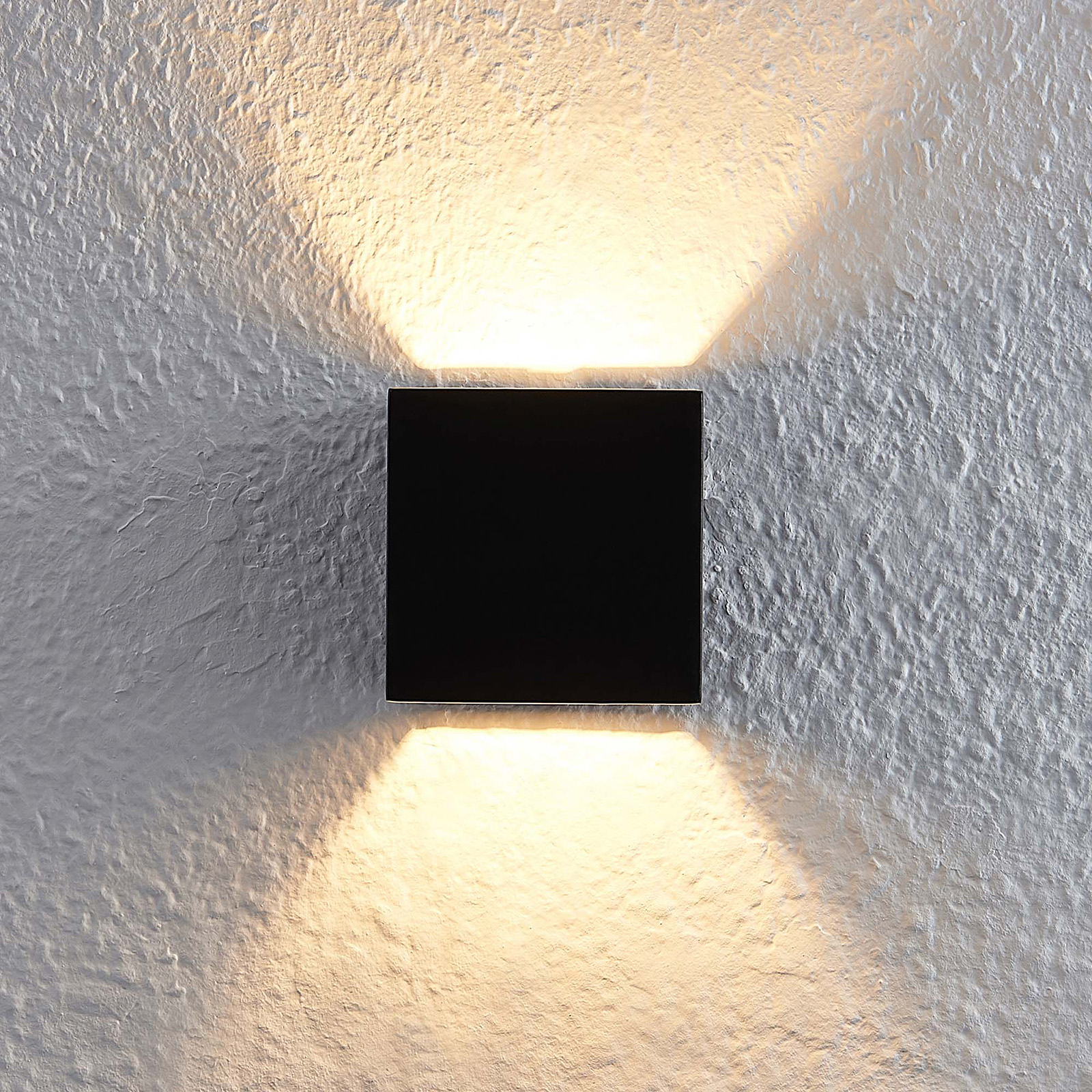 Lindby Quaso LED-Wandlampe, Beton schwarz