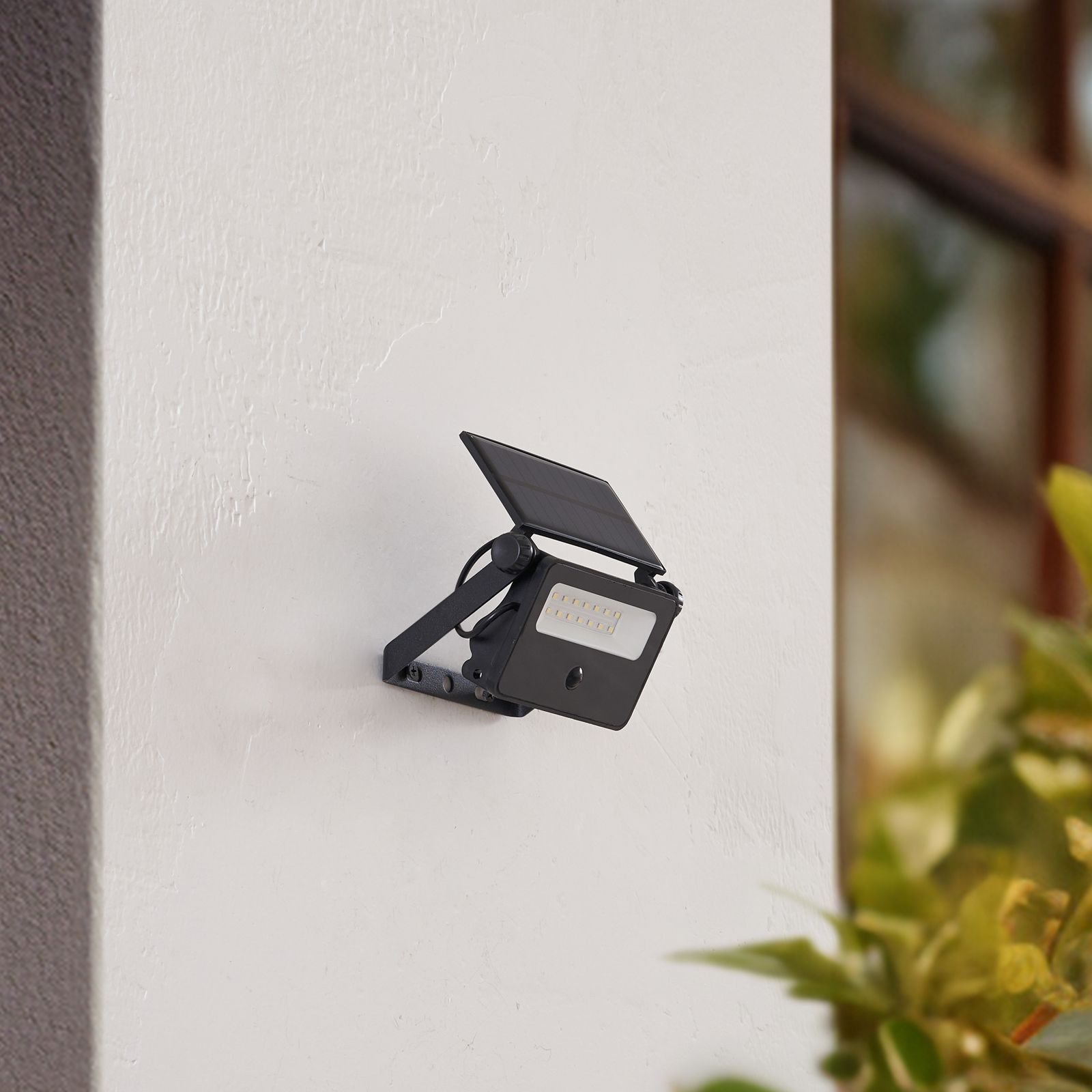 Rikard LED Cellule solaire Applique Murale Noir - Lindby