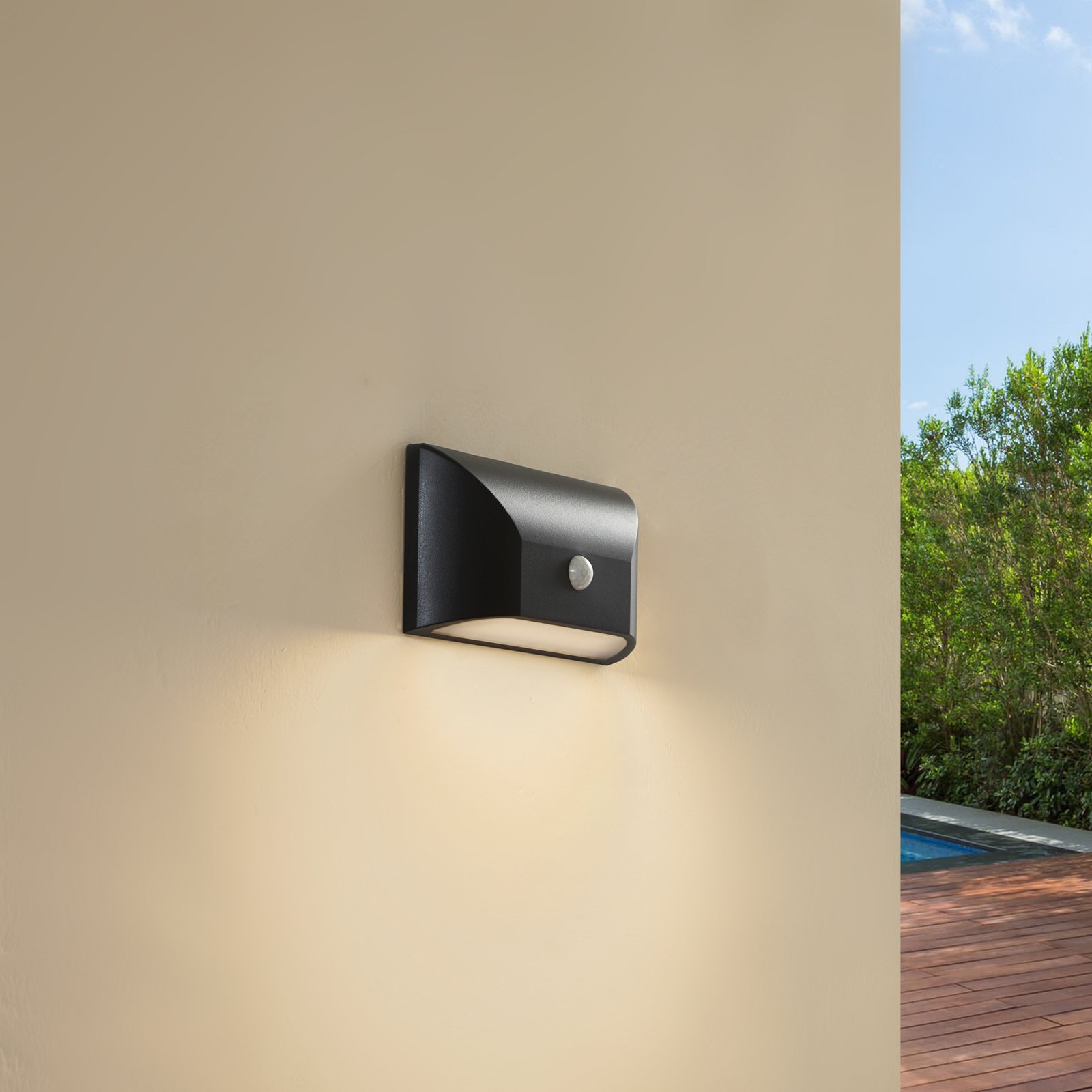 Lindby LED outdoor wall light Siana, black, PC, sensor