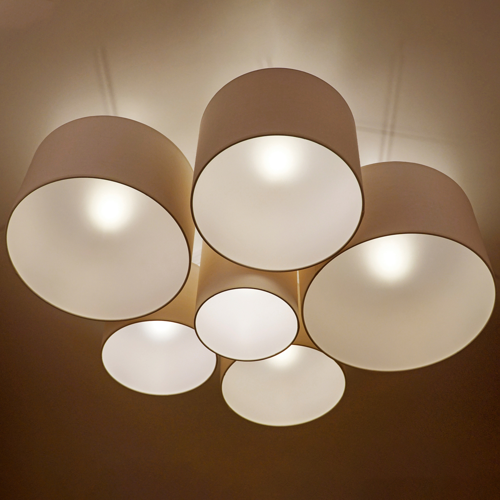 Euluna Lodge ceiling light, 6-bulb, beige