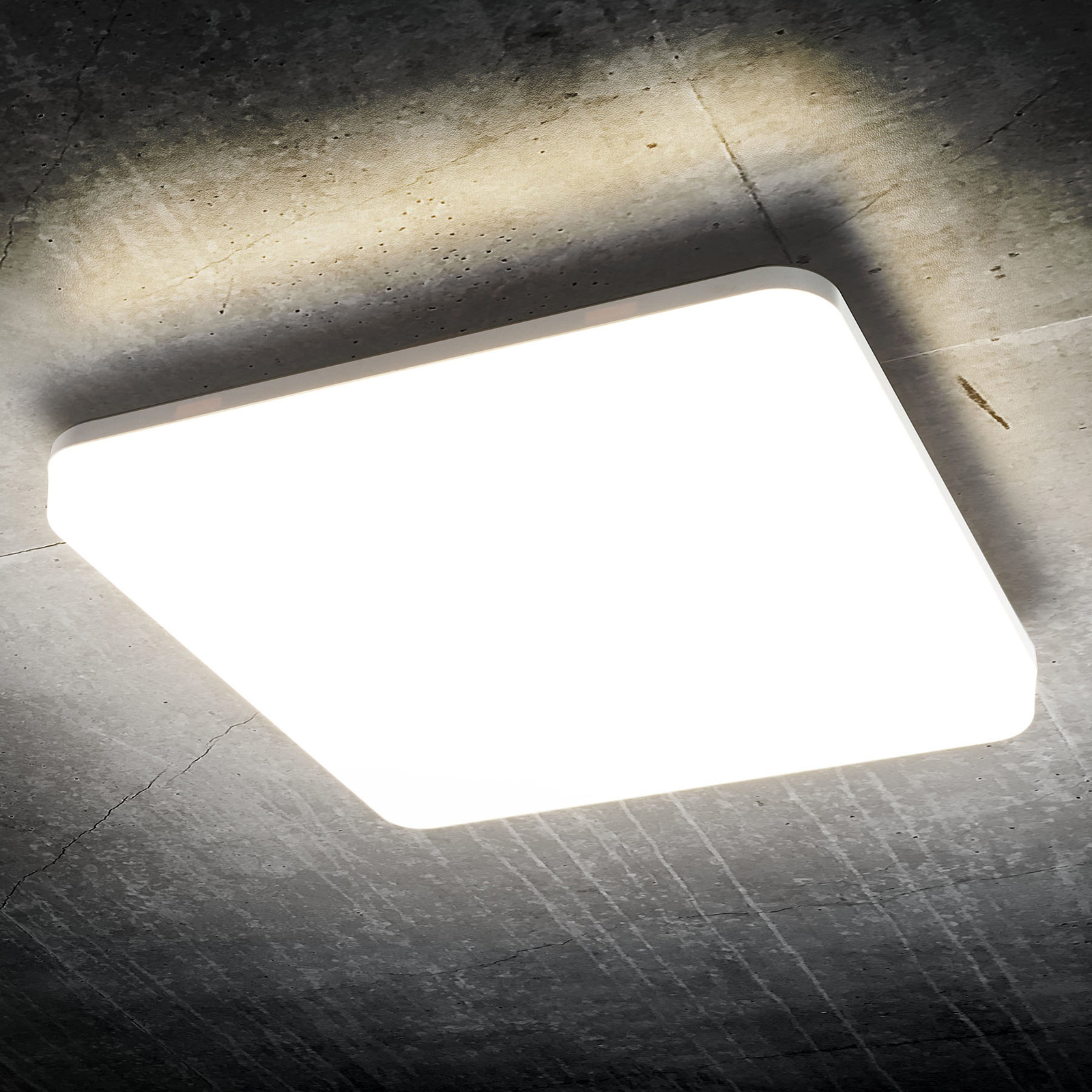 LED-taklampe Pronto, kantet, 28x28 cm