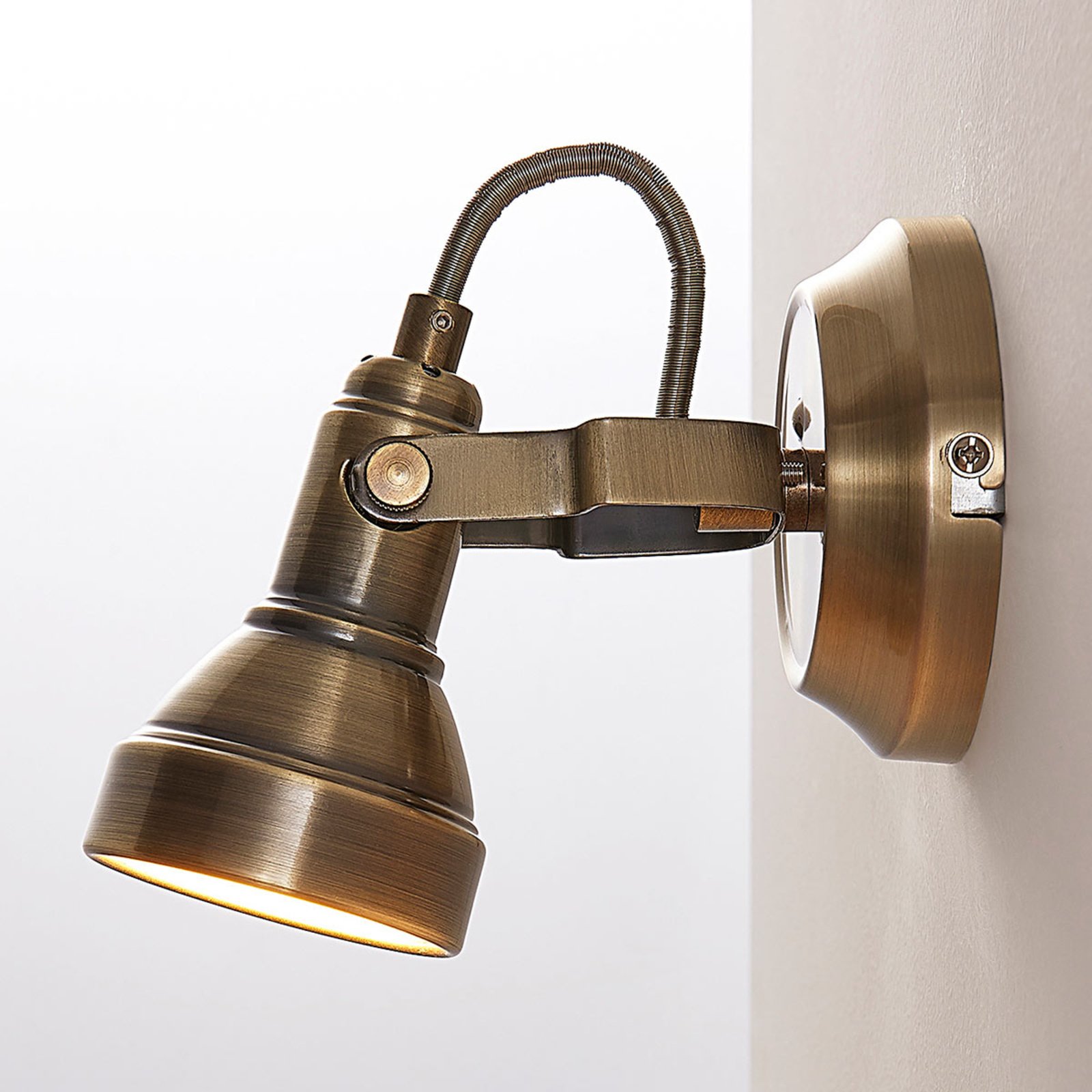 Perseas LED Seinävalaisin Antique Brass - Lindby
