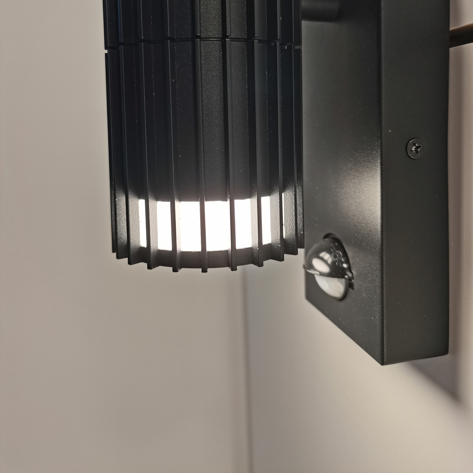 Applique da esterno Detroit, nera, altezza 22 cm, con sensore, a 2 luci