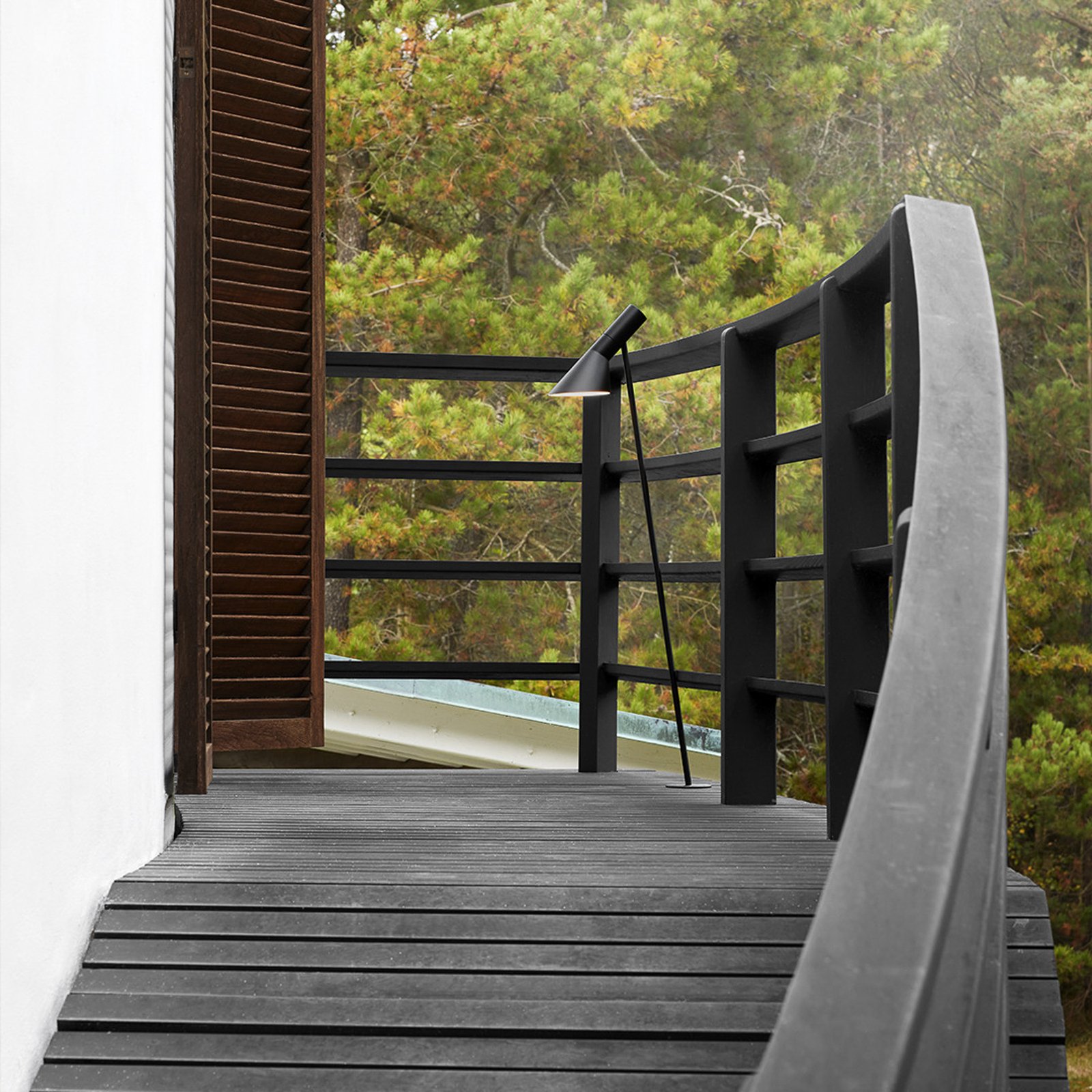 AJ Garden Long Garden Lamp 2700K Base Black - Louis Poulsen