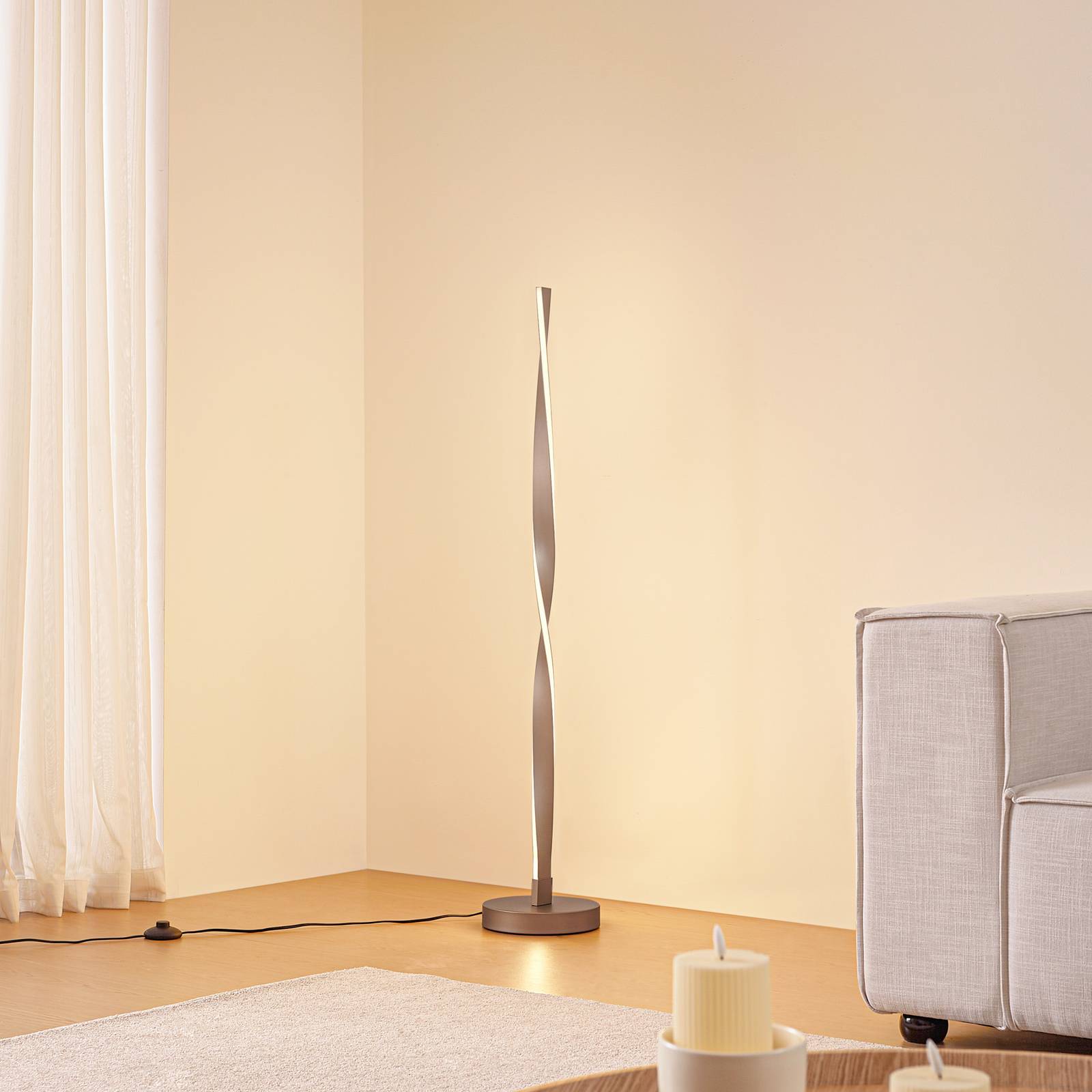 Lindby LED-Stehleuchte Jaren, schwarz/braun, 114 cm, CCT günstig online kaufen