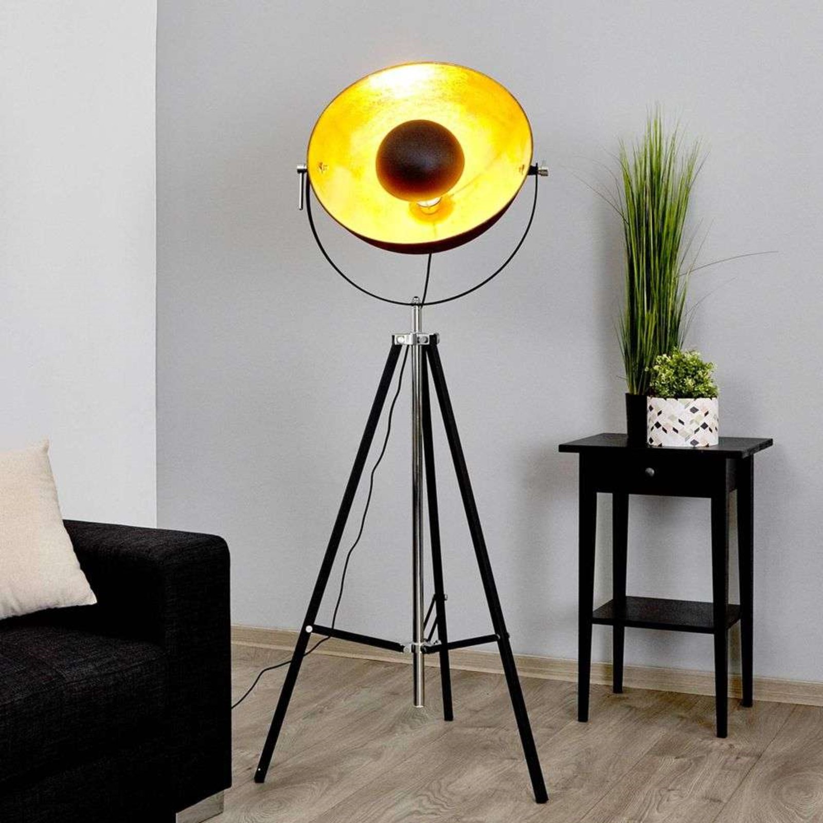 Minerva Golvlampa Black/Gold - Lindby