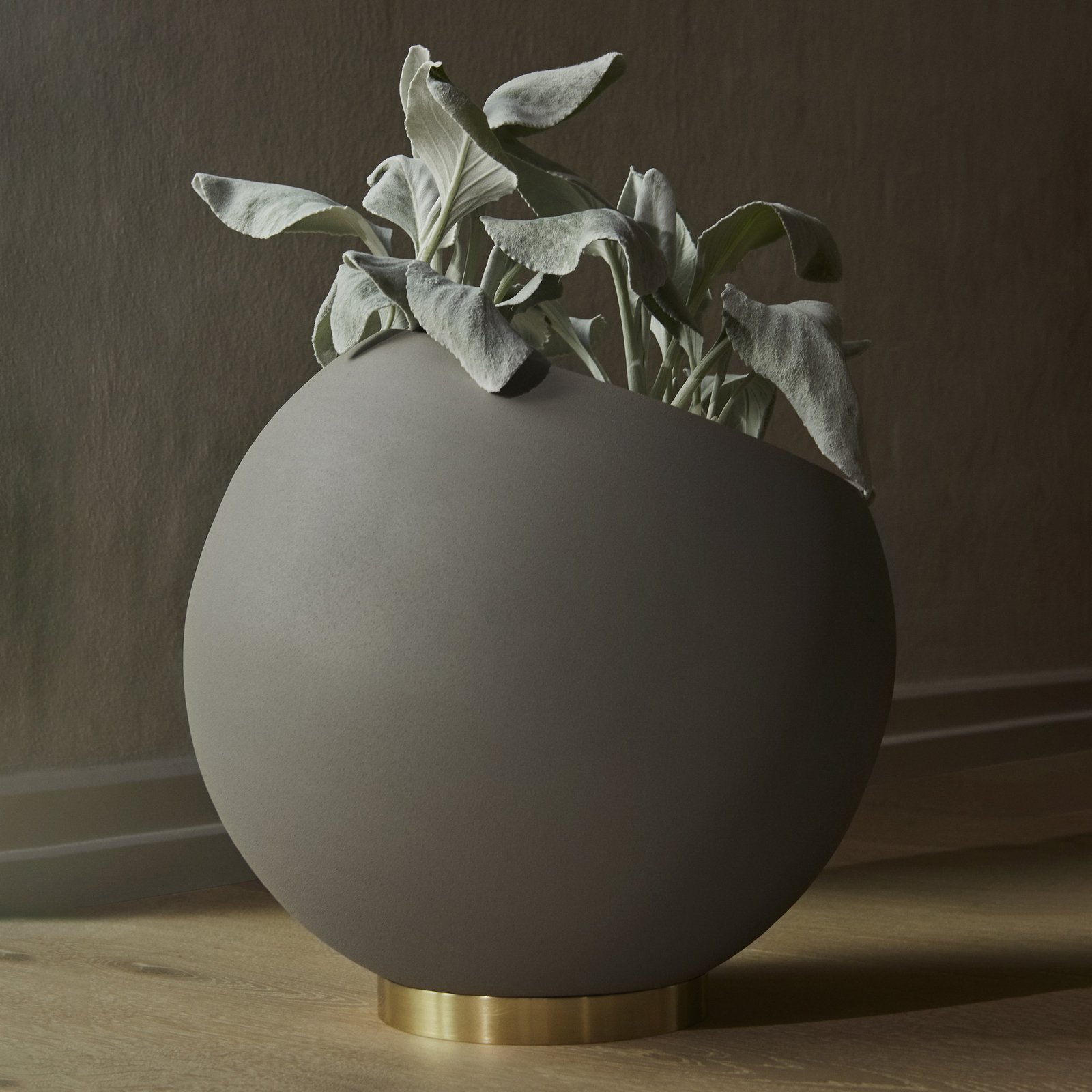 Globe Pflanzentopf Ø37xH32,3 Taupe/Gold - AYTM