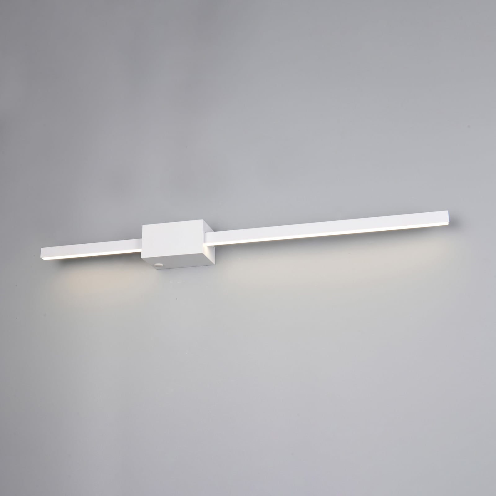 LED wandlamp Cassino, mat wit, breedte 70 cm, metaal